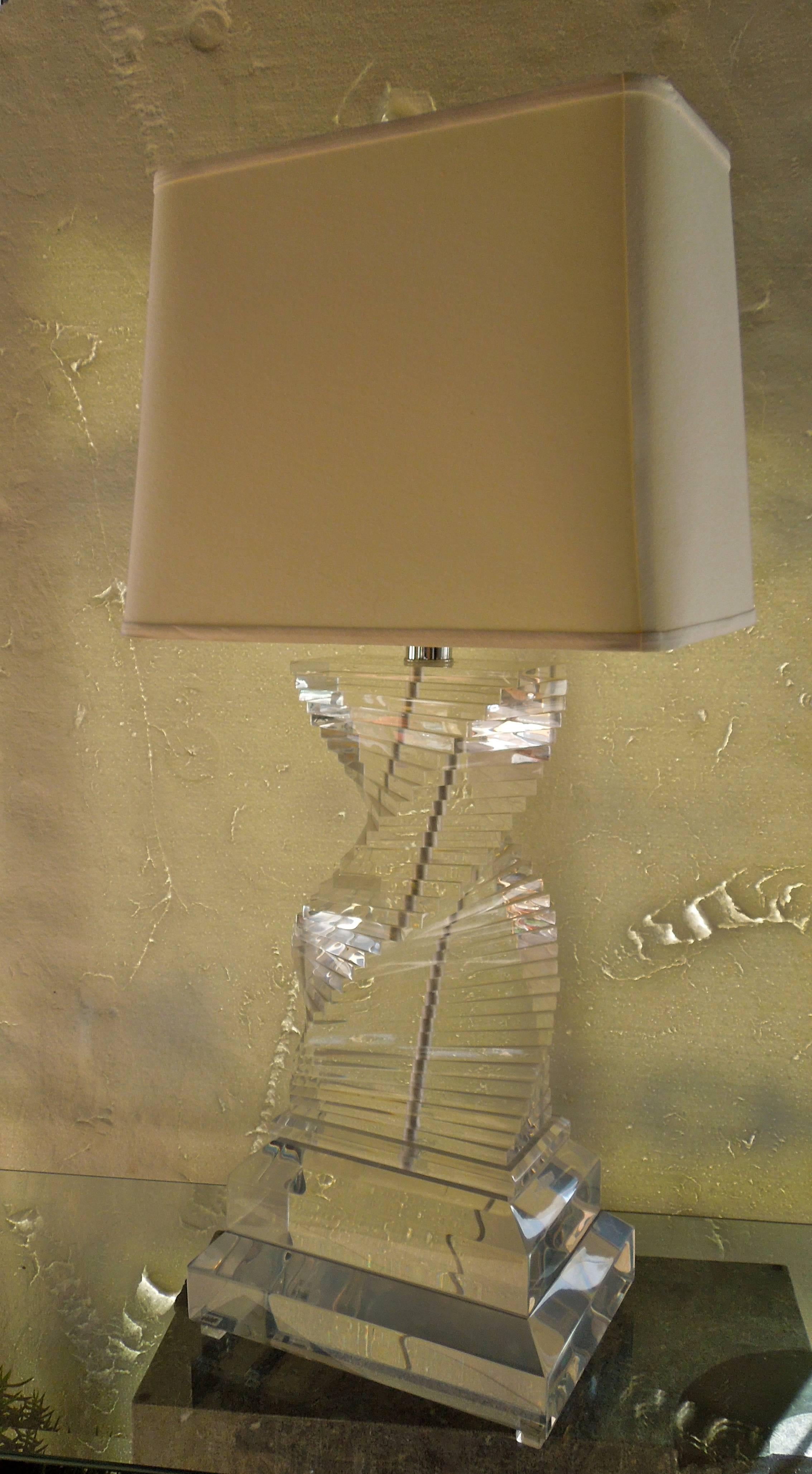 Modern Stacked Lucite Large Vintage 1970s Table Lamp in the Style of Helix Lamp