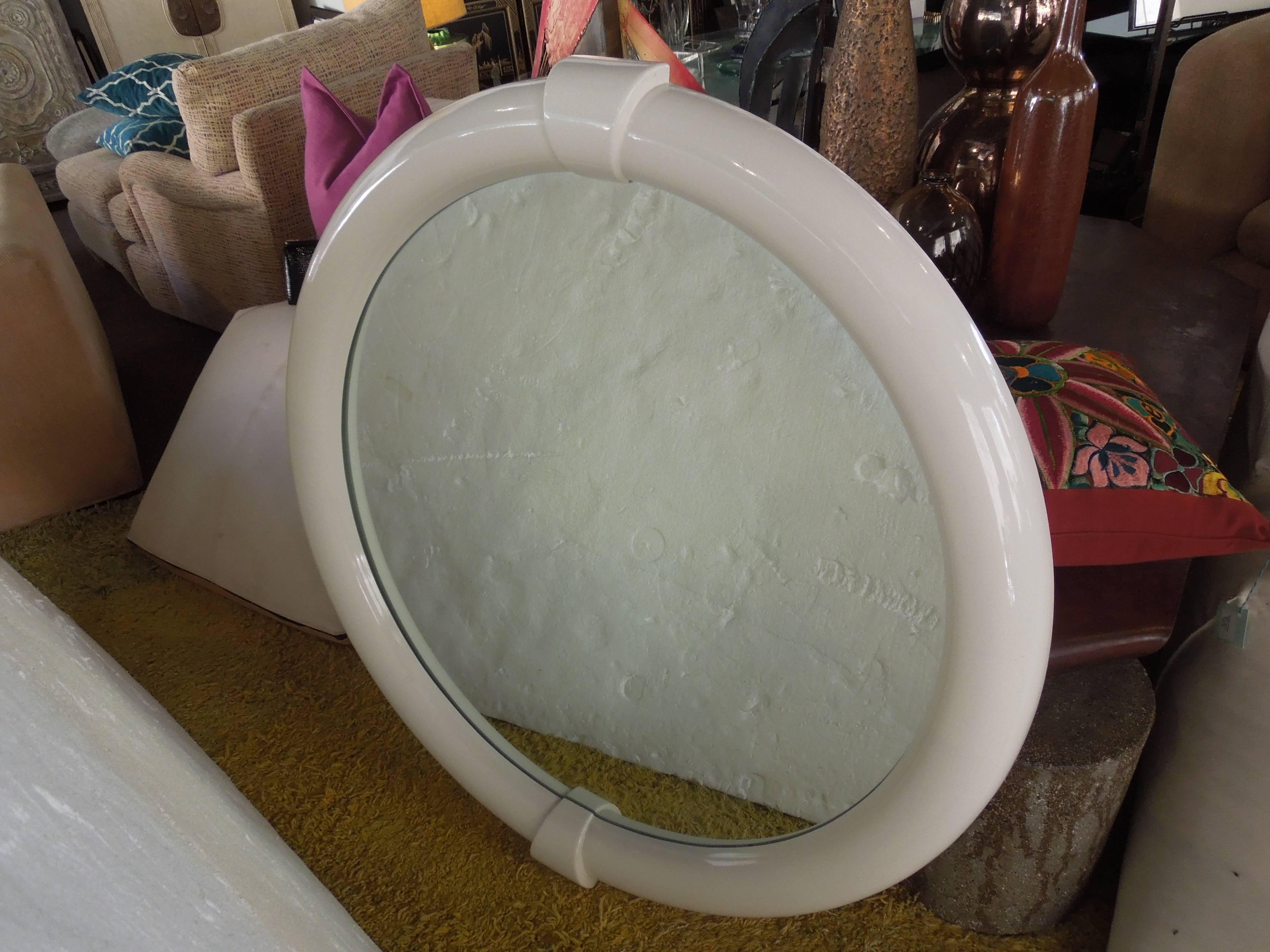 Late 20th Century 1980s Vintage Modern White Lacquer Round Mirror Made in Italy