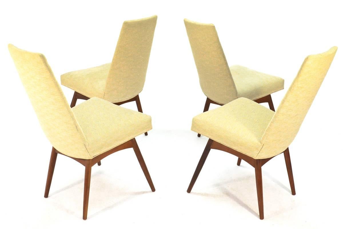 A set of for dining chairs, model 1613-C, by Adrian Pearsall for Craft Associates. Very nicely scaled dining chairs, less imposing than the big high back Pearsall dining chairs, while still maintaining a great look and being very comfortable. The