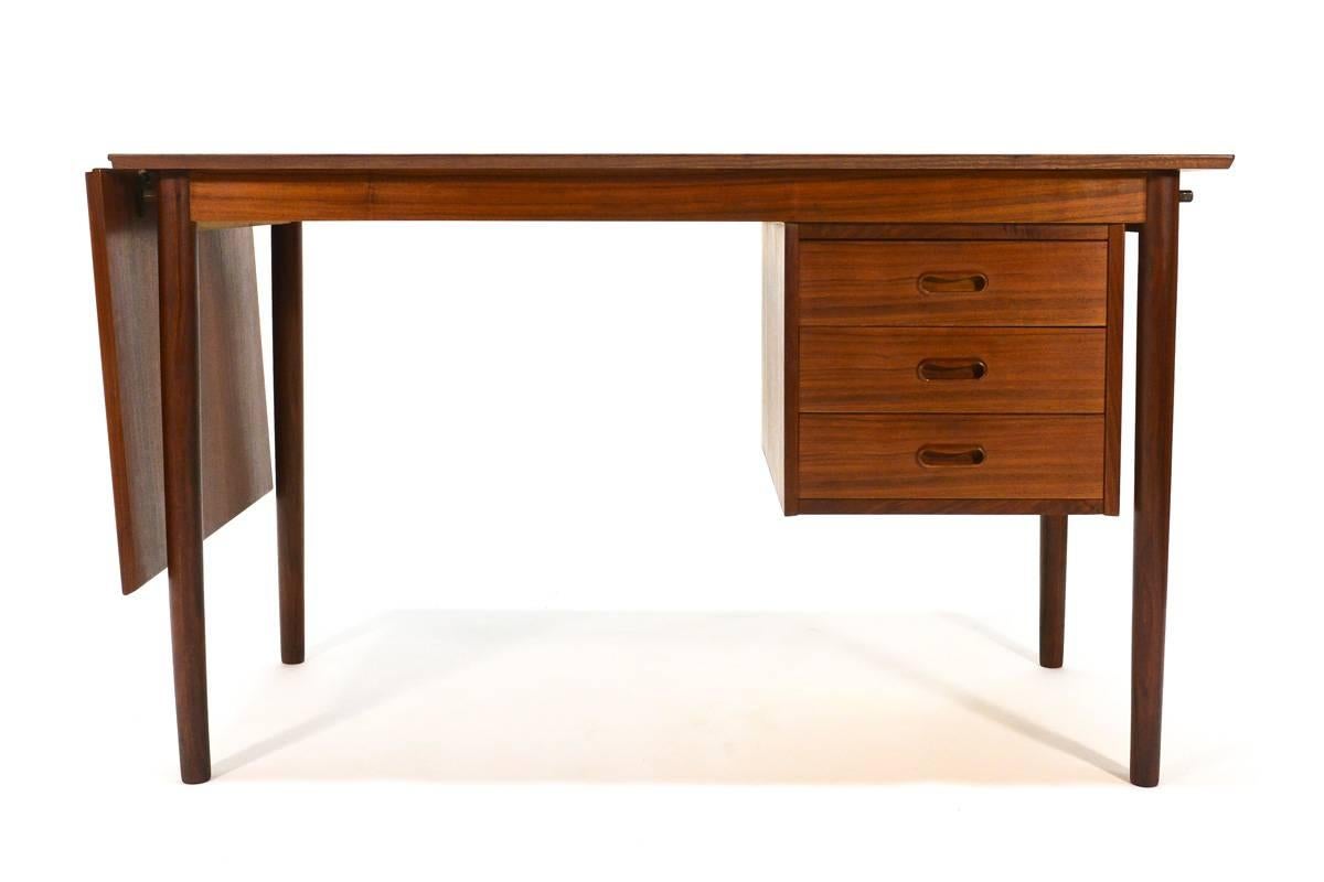 Drop-Leaf Teak Desk by Arne Vodder for H Sigh & Sons In Good Condition In Long Beach, CA