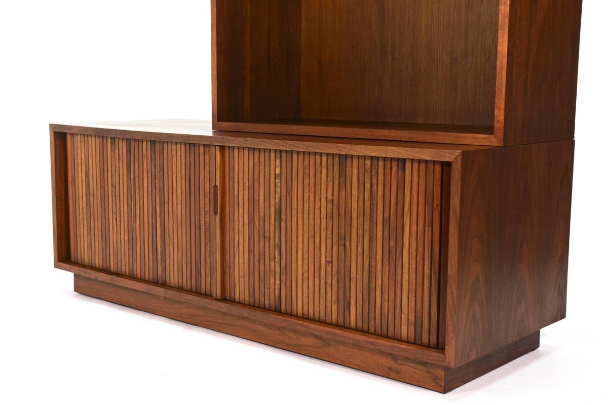 Low Walnut Tambour Cabinet and Shelf by Glenn of California In Good Condition In Long Beach, CA