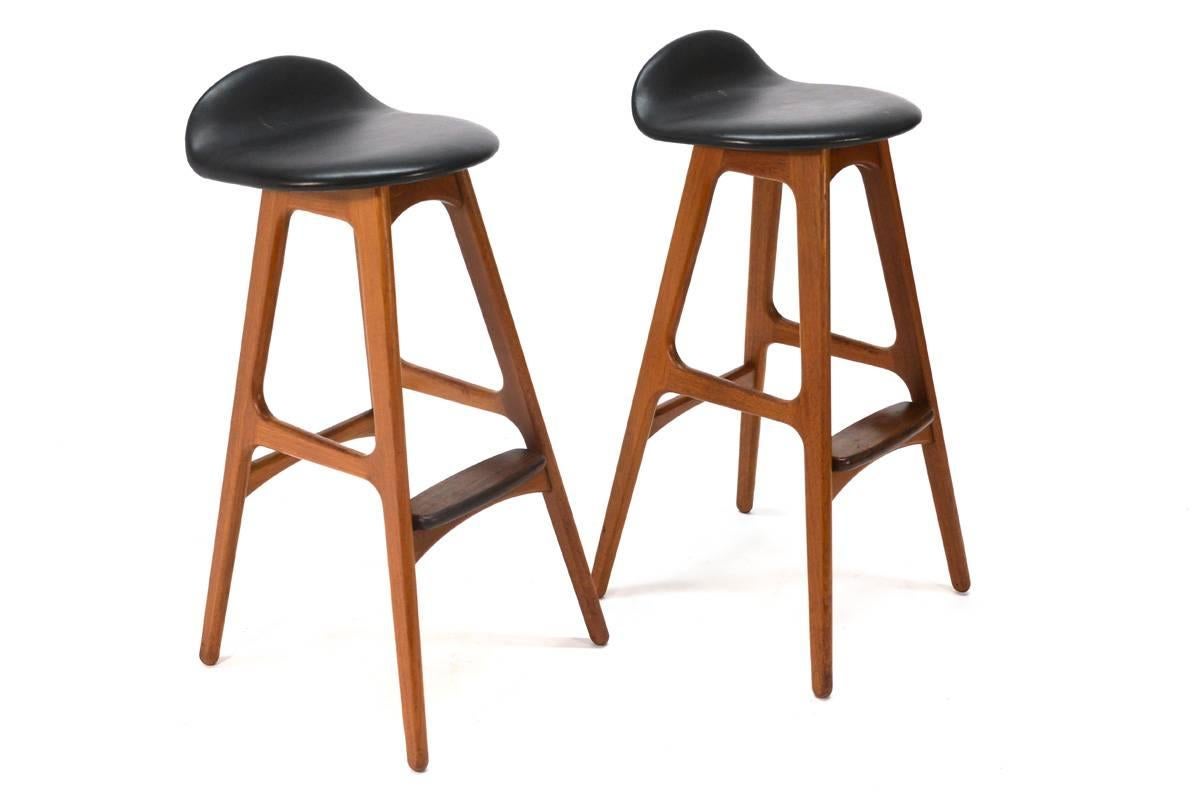 A pair of 'OD61' bar stools designed by Erik Buck for Oddense Maskinsnedkeri, circa 1960. This is one of Erik Bucks most well know designs and these stools have been used in numerous movies and TV shows. They feature teak frames with rosewood foot