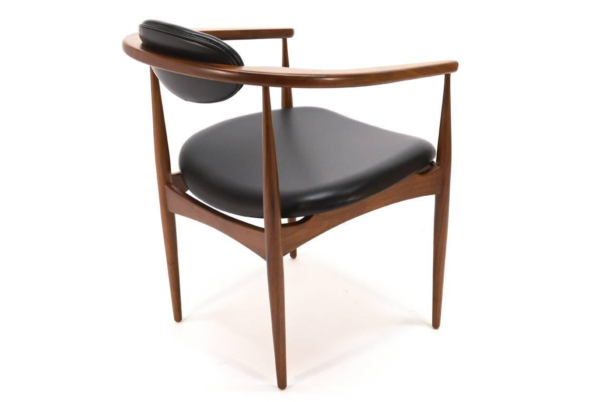 Very nice armchair designed by Adrian Pearsall for Craft Associates, this is the 950-C model. This design is much more delicate than many of his others, with the thin tapering legs and the curved arm/backrest support. This example has been