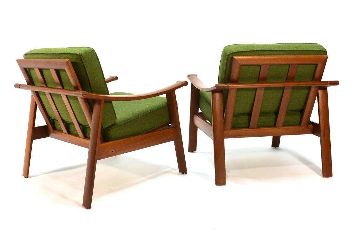 20th Century Pair of Teak Lounge Chairs by William Watting
