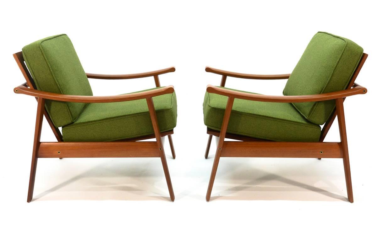 Pair of Teak Lounge Chairs by William Watting In Excellent Condition In Long Beach, CA
