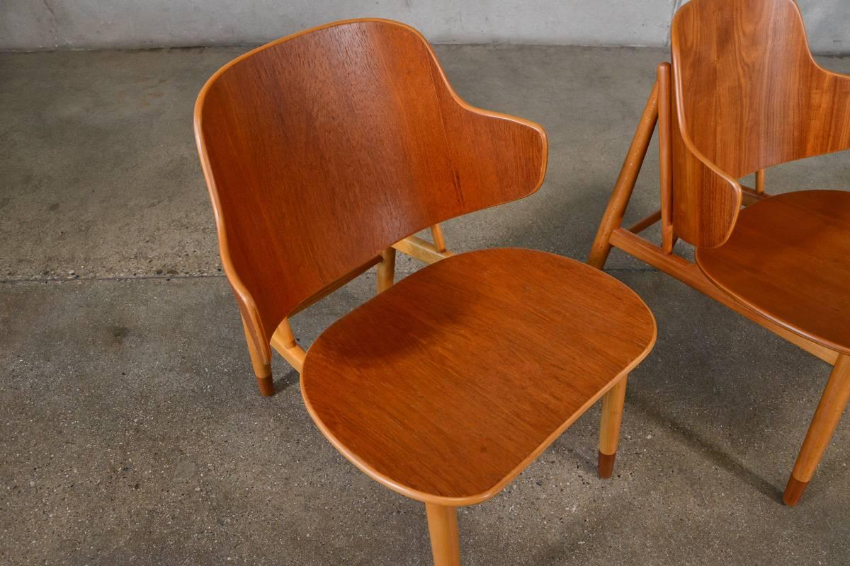 Pair of Teak Shell Lounge Chairs by Kofod Larsen For Sale 1
