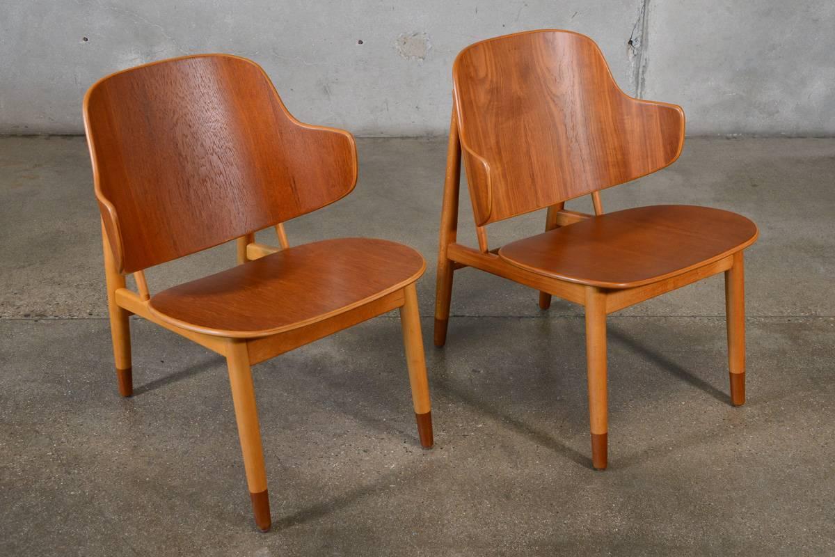 Pair of Teak Shell Lounge Chairs by Kofod Larsen In Excellent Condition For Sale In Long Beach, CA