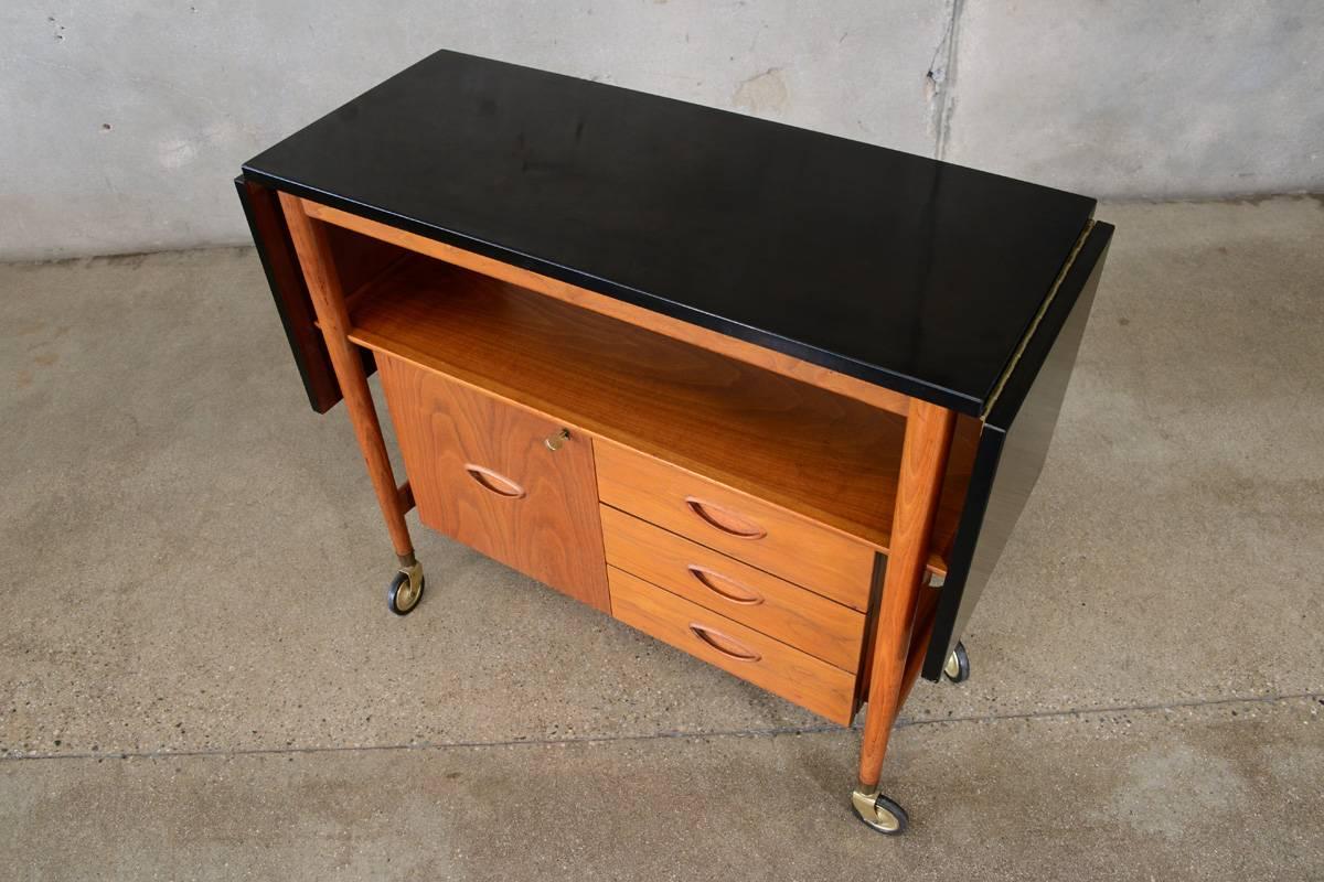Very pretty serving cart by Henredon Heritage. All walnut construction with a super durable epoxy resin top (the same stuff they use for science classroom table tops). This piece is in original condition, and shows light normal wear from use.
