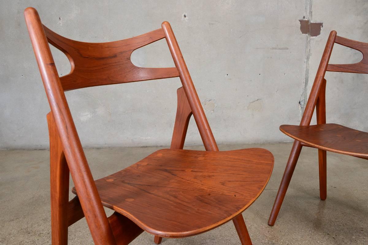 Pair of Hans Wegner CH29 'Sawbuck' Chairs In Good Condition For Sale In Long Beach, CA