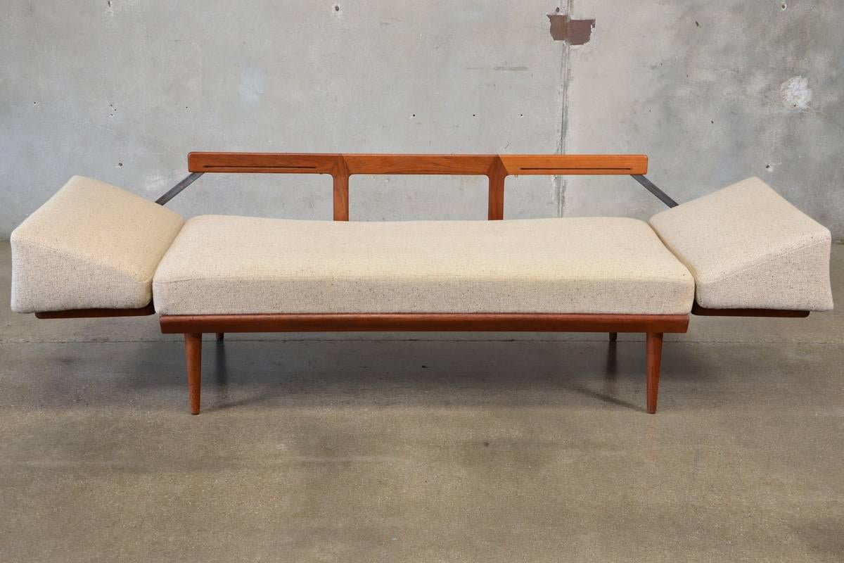 Peter Hvidt & Orla Mølgaard-Nielsen FD451 Daybed In Good Condition For Sale In Long Beach, CA