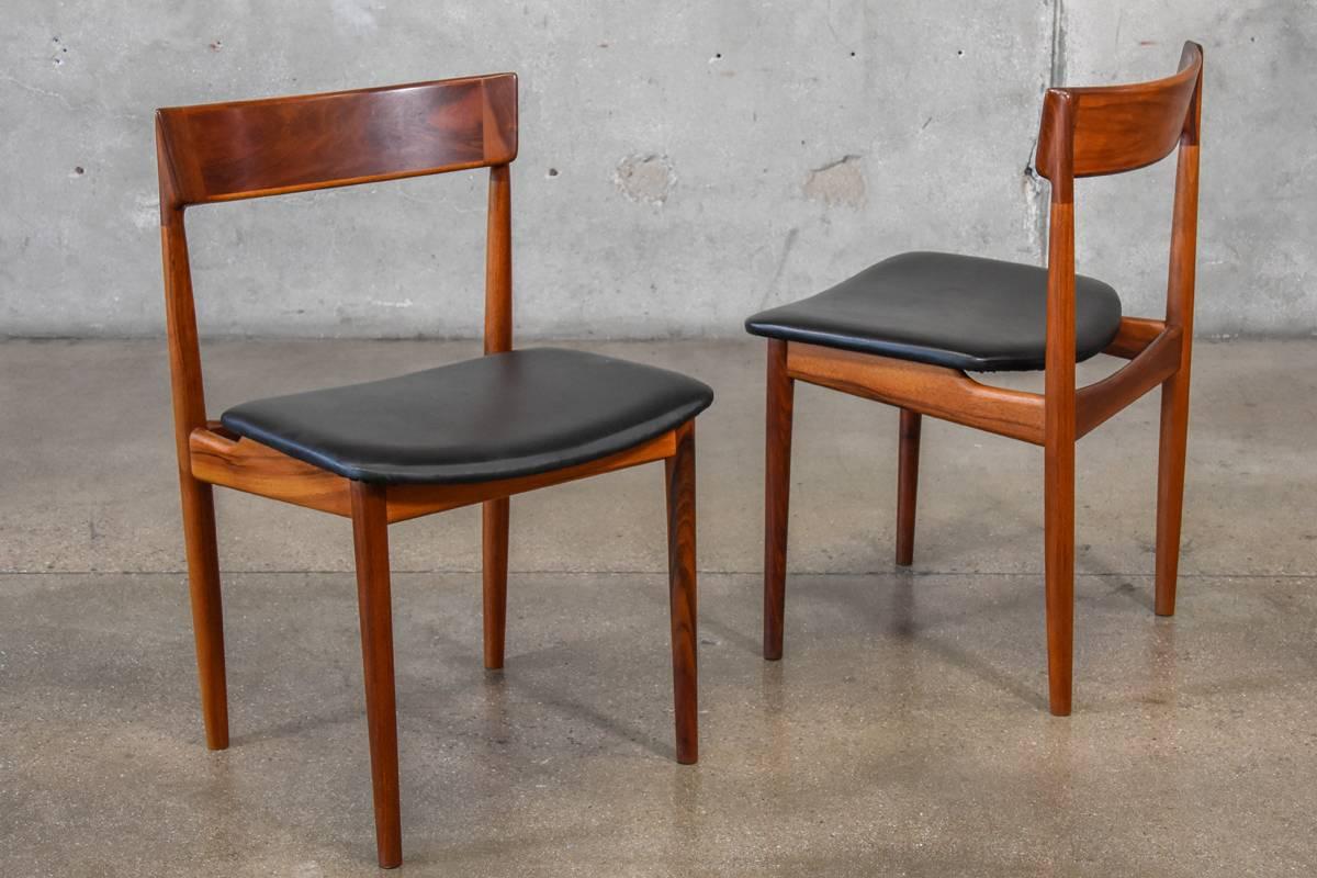 Mid-20th Century Set of Eight Rosengren Hansen Walnut Model 39 Chairs