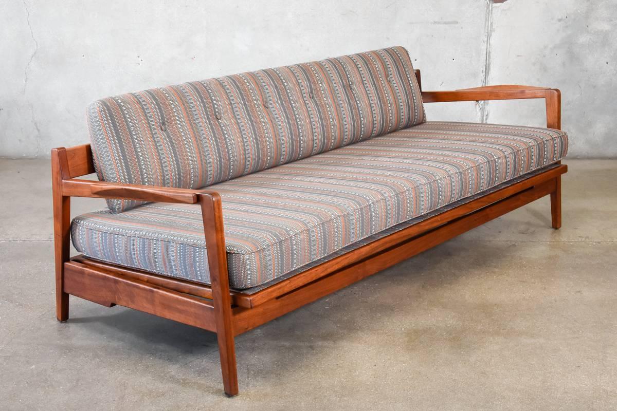 Rare Walnut Daybed by Jens Risom For Sale 4