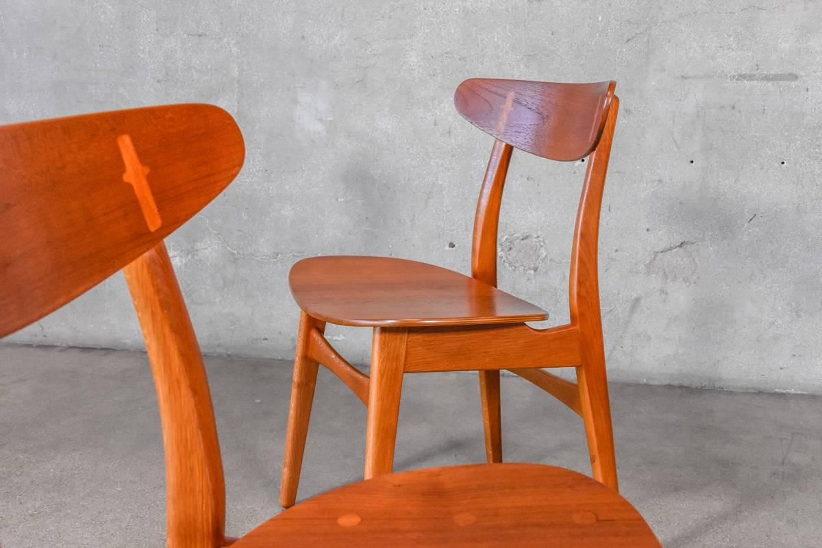 Set of Eight Hans Wegner CH-30 Dining Chairs For Sale 2