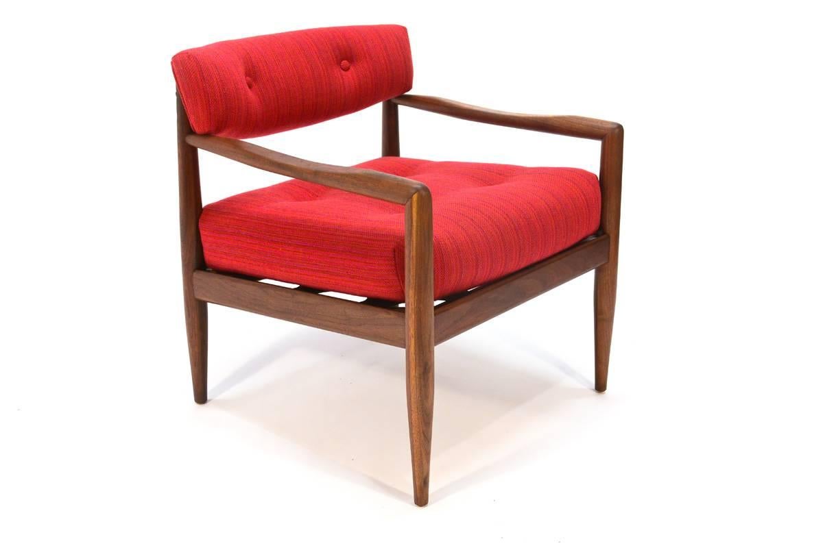 An unusual and uncommon lounge chair designed by Adrian Pearsall for Craft Associates. The beautiful solid walnut frame has been completely refinished. The seat and curved backrest were recovered in an awesome vintage tweed (red/orange/purple). This