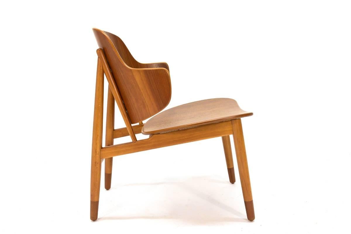 Pair of Teak Shell Lounge Chairs by Kofod Larsen For Sale 3