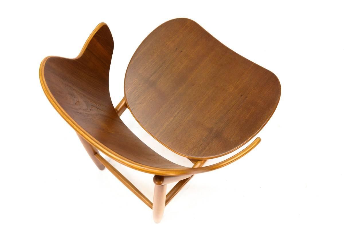 Pair of Teak Shell Lounge Chairs by Kofod Larsen For Sale 5