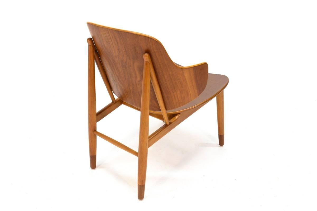 Pair of Teak Shell Lounge Chairs by Kofod Larsen For Sale 4