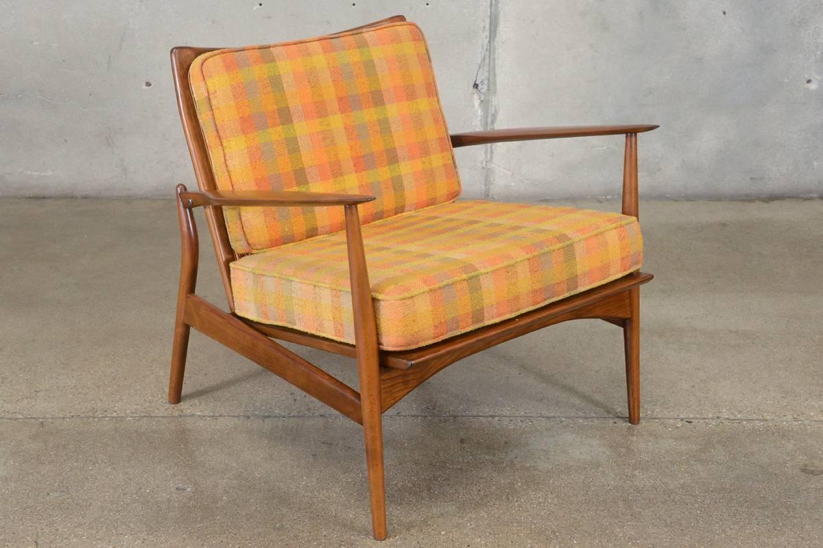 An iconic 'spear' lounge chair, model 544-15, designed by Ib Kofod Larsen for Selig. It gets the name from the large sculpted arms that taper to a point. Can be used with or without the back cushion, without certainly shows off the form of the chair