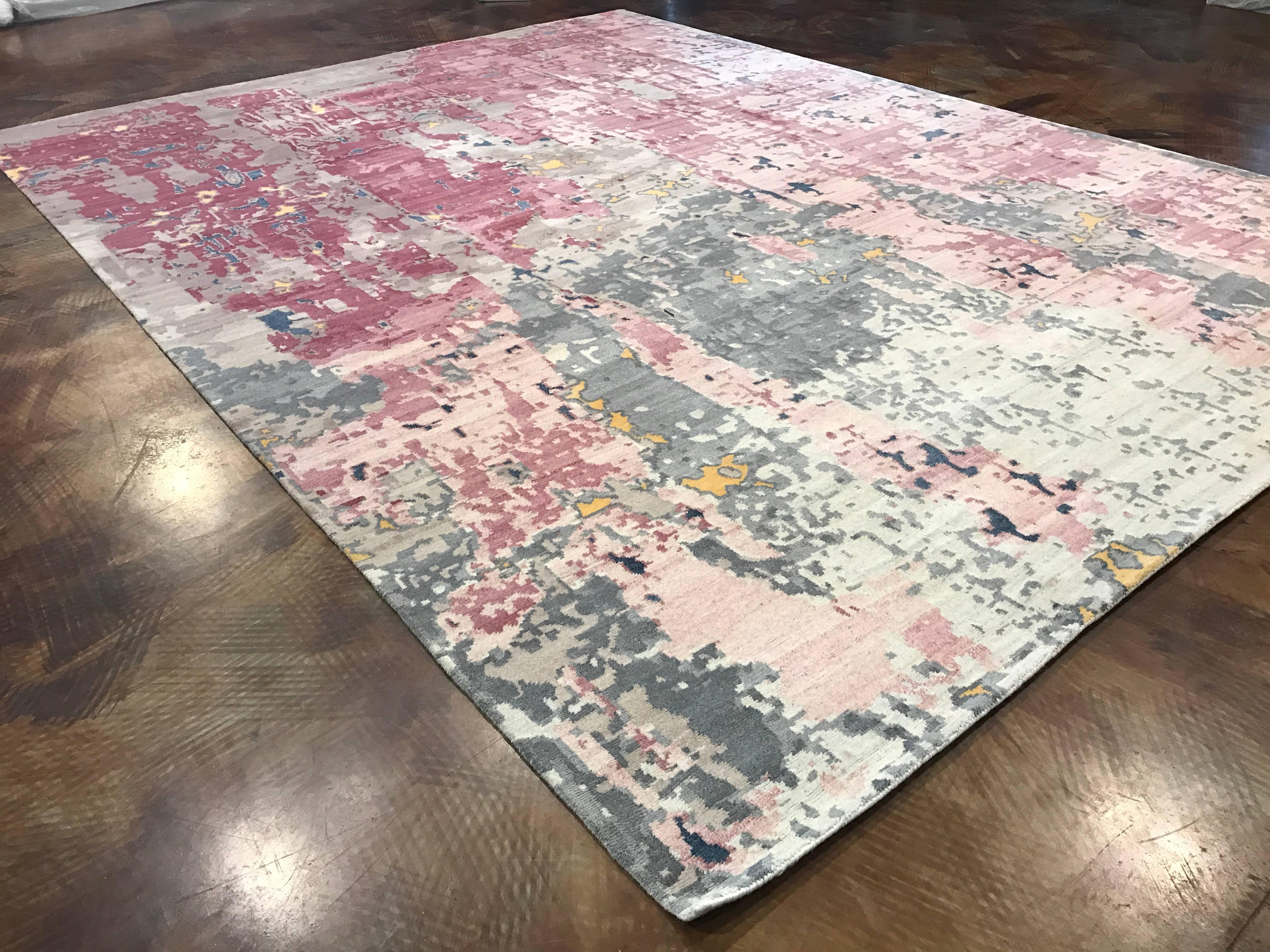 New Indo-Nepalese hand-knotted 100% wool rug. Made by our own weavers in India exclusively commissioned by Ashly rugs.
Size 9.2 x 12.2.