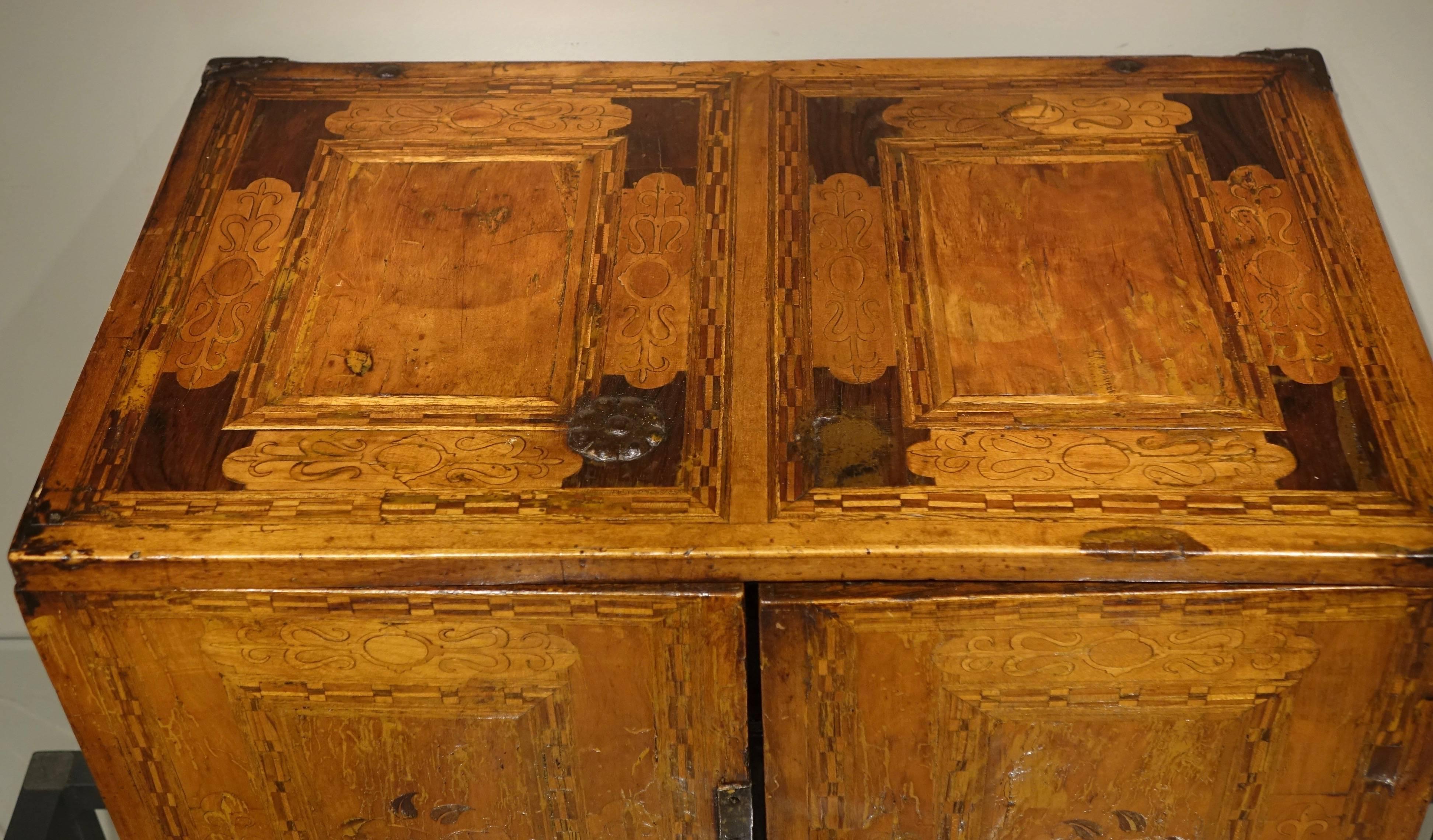 16th Century German Cabinet with a Floral and Architectural Decoration For Sale 2
