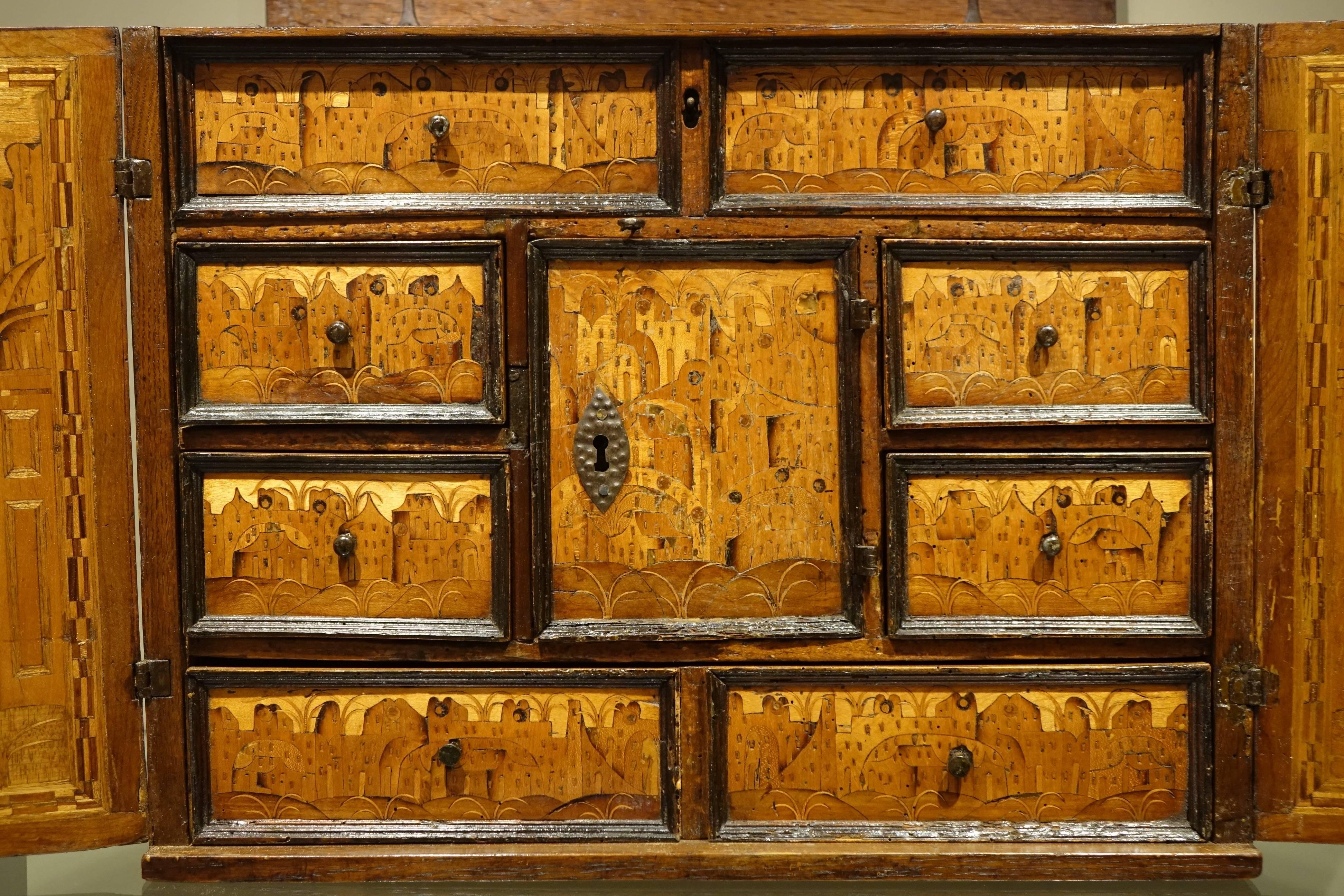 16th Century German Cabinet with a Floral and Architectural Decoration For Sale 3