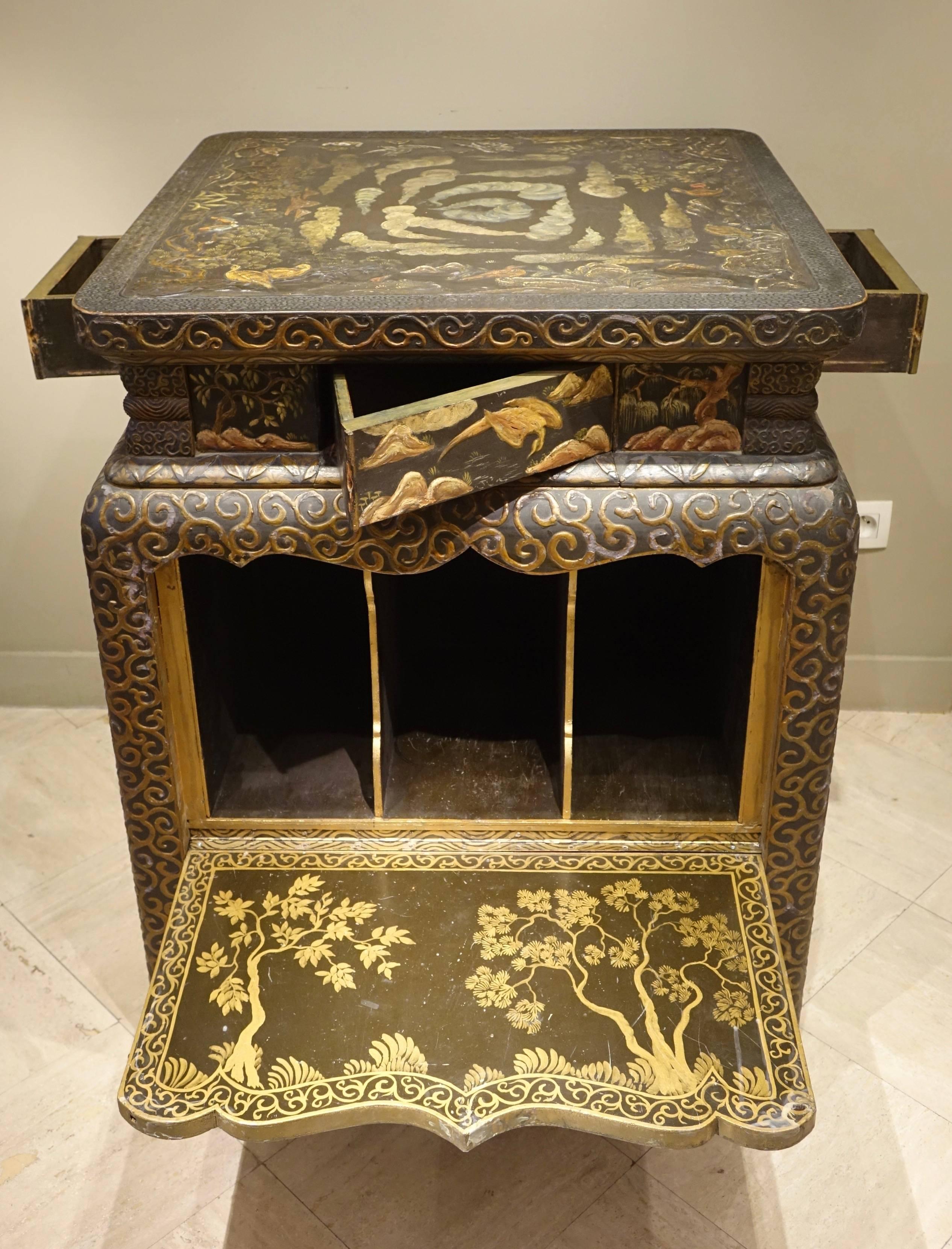 Chinese Export Unusual Chinese Lacquer Storage Table for Prints, circa 1920