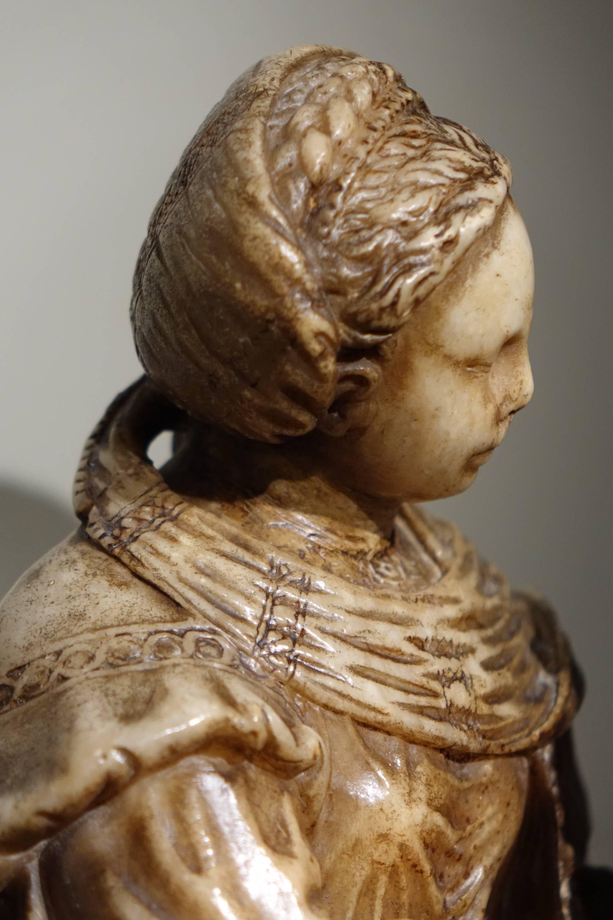 Virgin and Child, Freestanding, Sculpture in the Round, Alabaster, 16th Century In Good Condition For Sale In Paris, FR