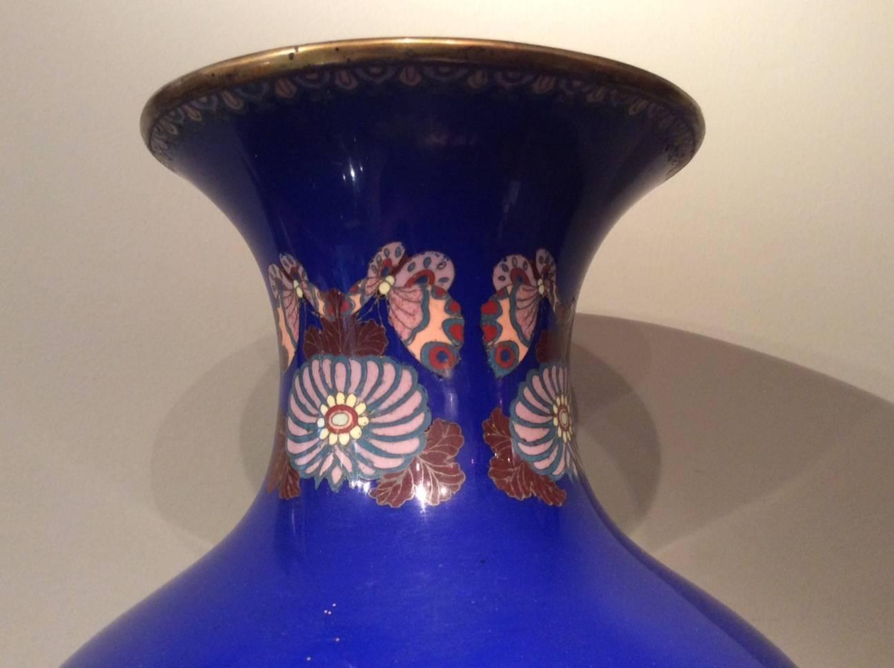 Large Meiji Period Vase, Cloisonné Enamel, Japan, 1900-1920 In Excellent Condition For Sale In Paris, FR
