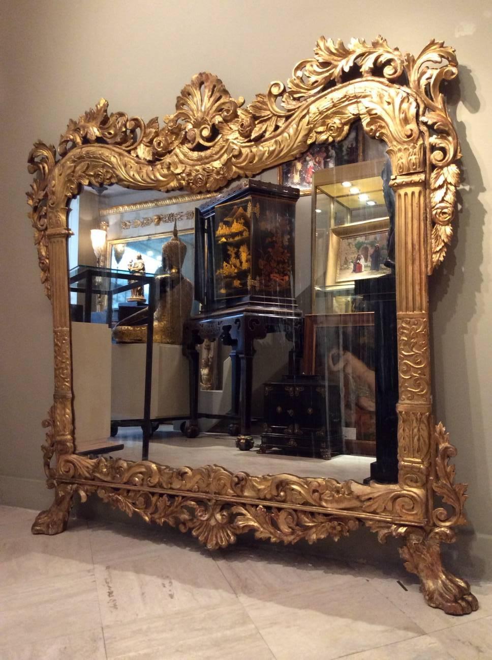 Early 19th century giltwood fireplace mirror, Italy.
Carved and gilted wood mirror.
Silvering central mirror.
     