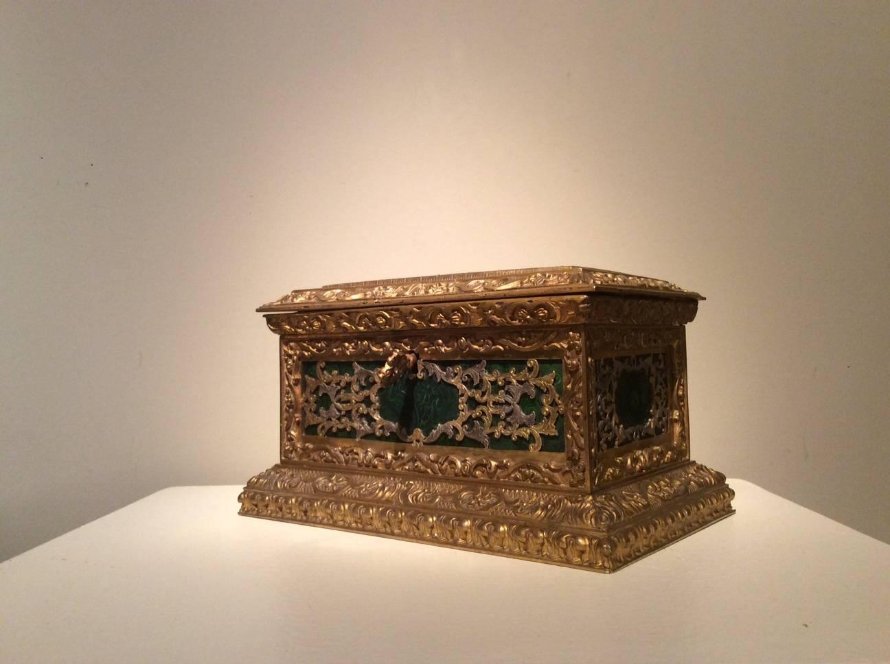 Small Napoleon III Jewelry box in Renaissance style, in gilt bronze and silver, with a rich decoration.
Under the perforated decoration are plates of metal painted in imitation of malachite.
Original key.
The interior to be redone.