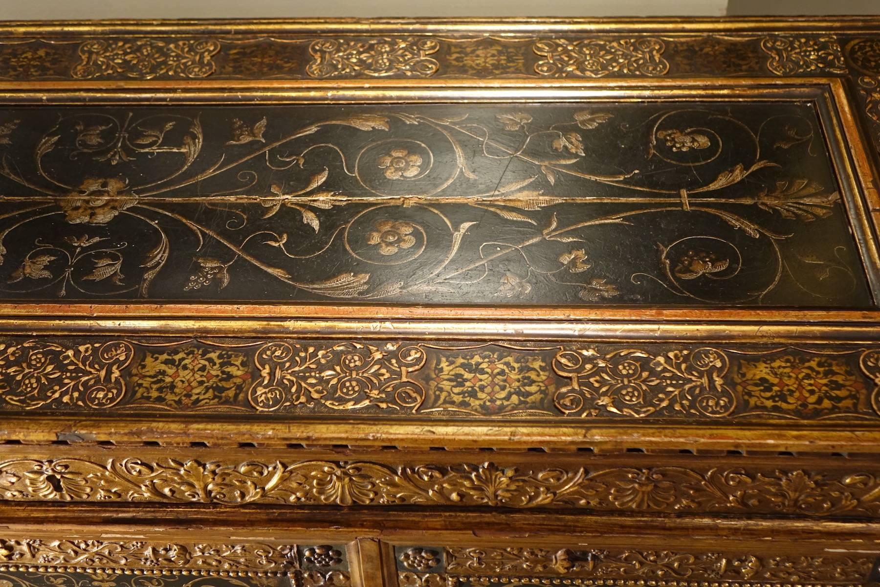 The Cassone is an element of medieval Florentine furniture, used until the artistic Renaissance, where it became a pretext for decorative paintings. In the 1850s, art dealers such as Bardini and Volpi had neo-renaissance coffers made by artists such