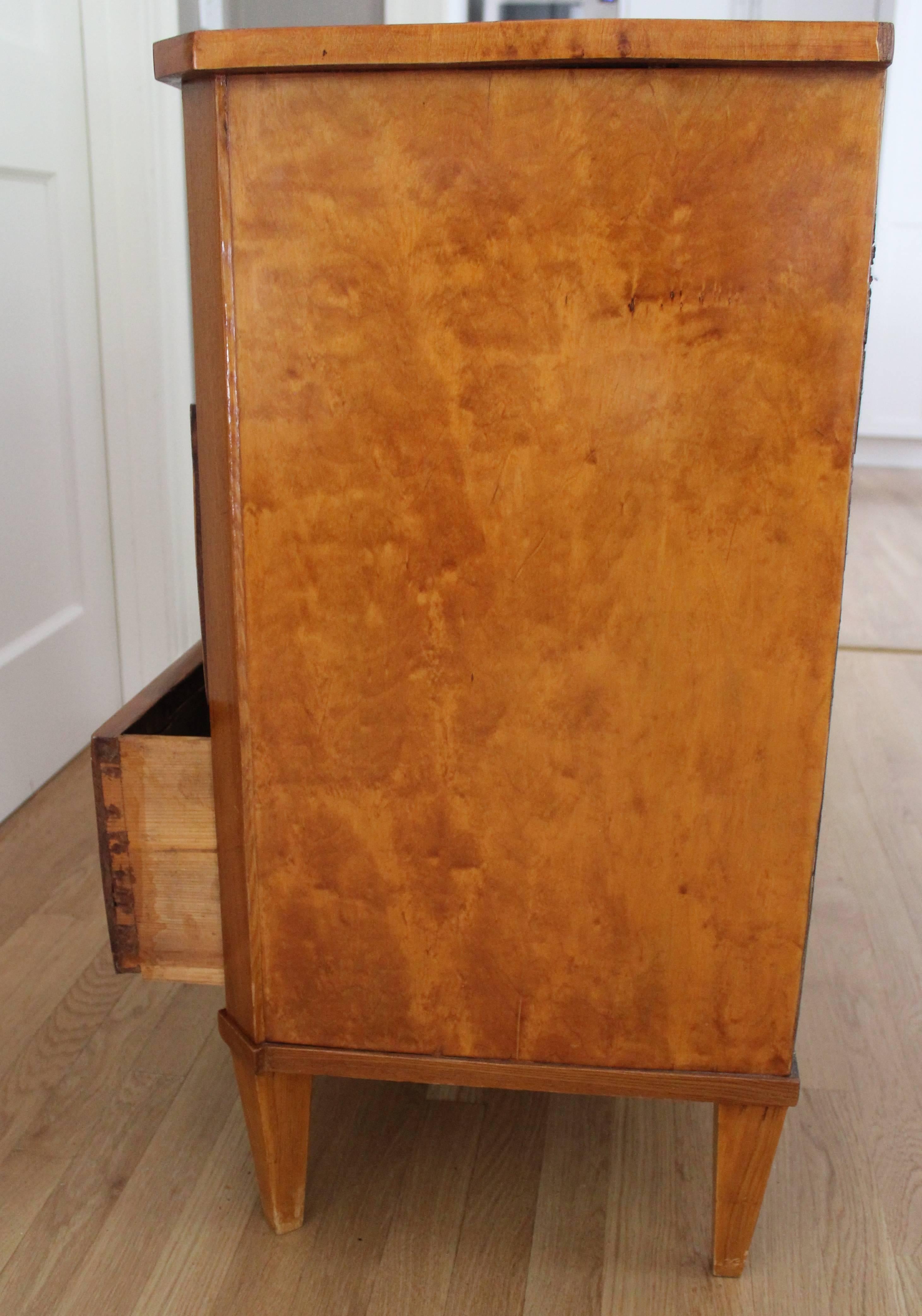 Gustavian Chest of Drawers, Sweden 19th century (Furnier)