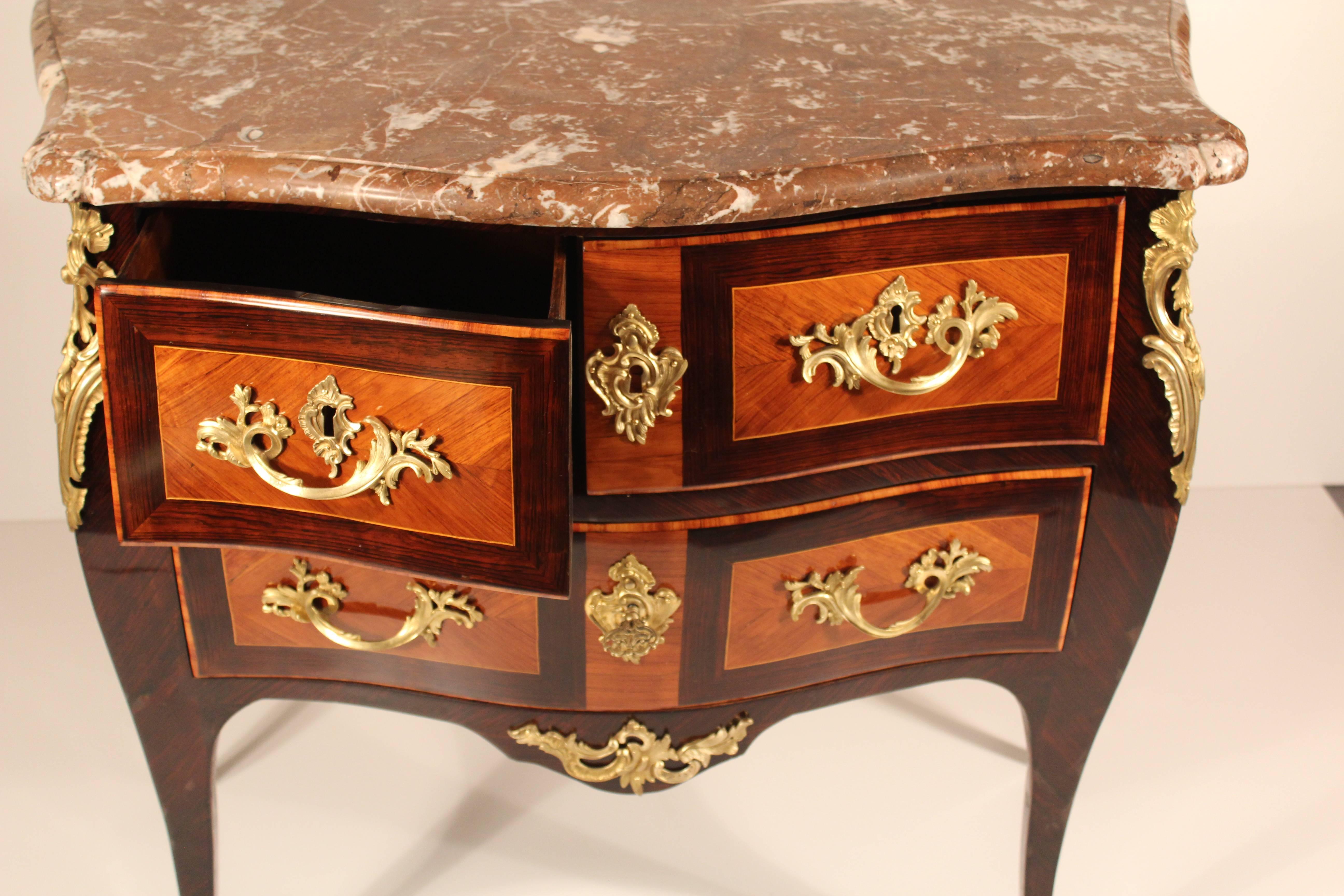 18th Century Louis XV Commode For Sale 1