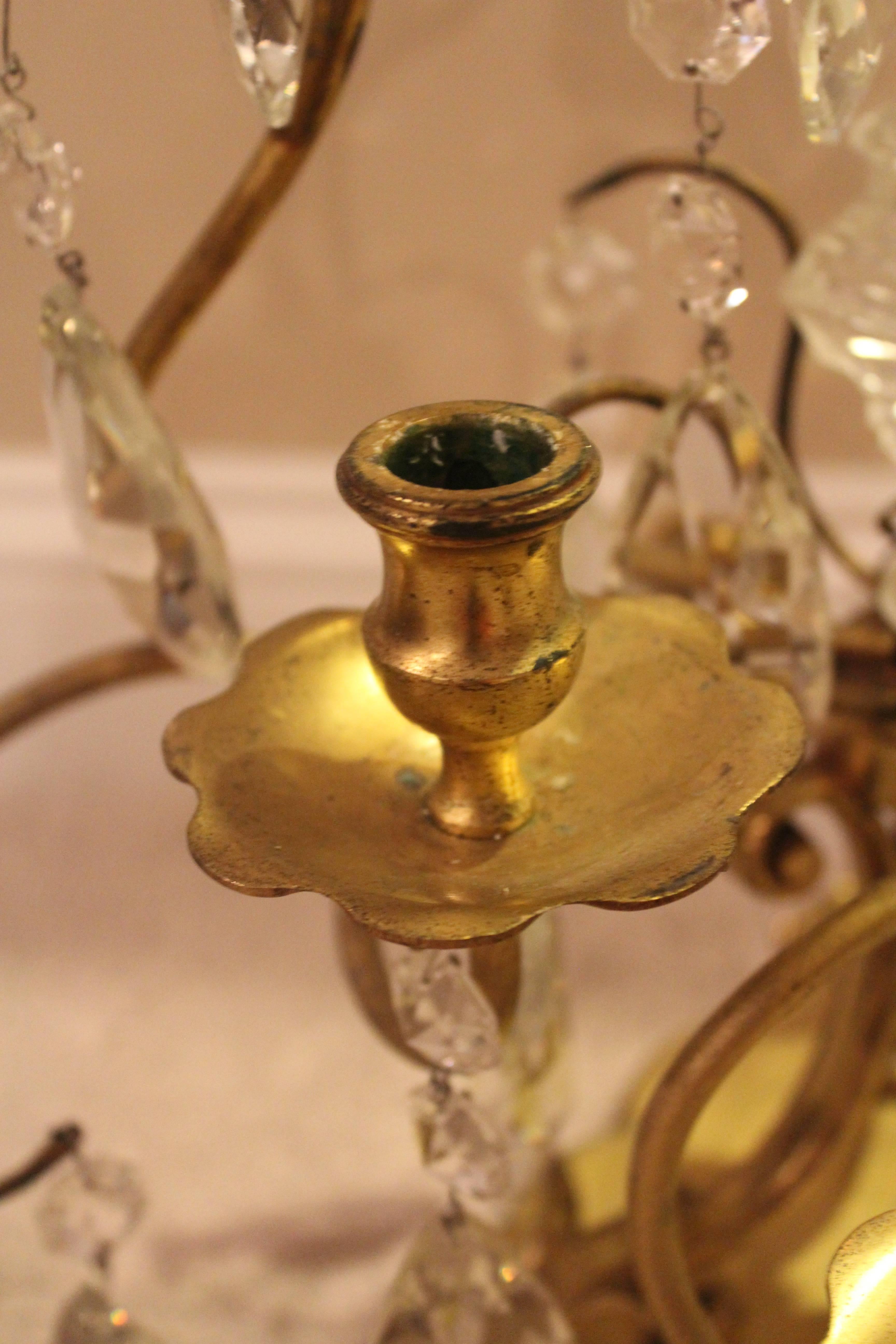 Rococo Candélabre simple en bronze et verre taillé en vente