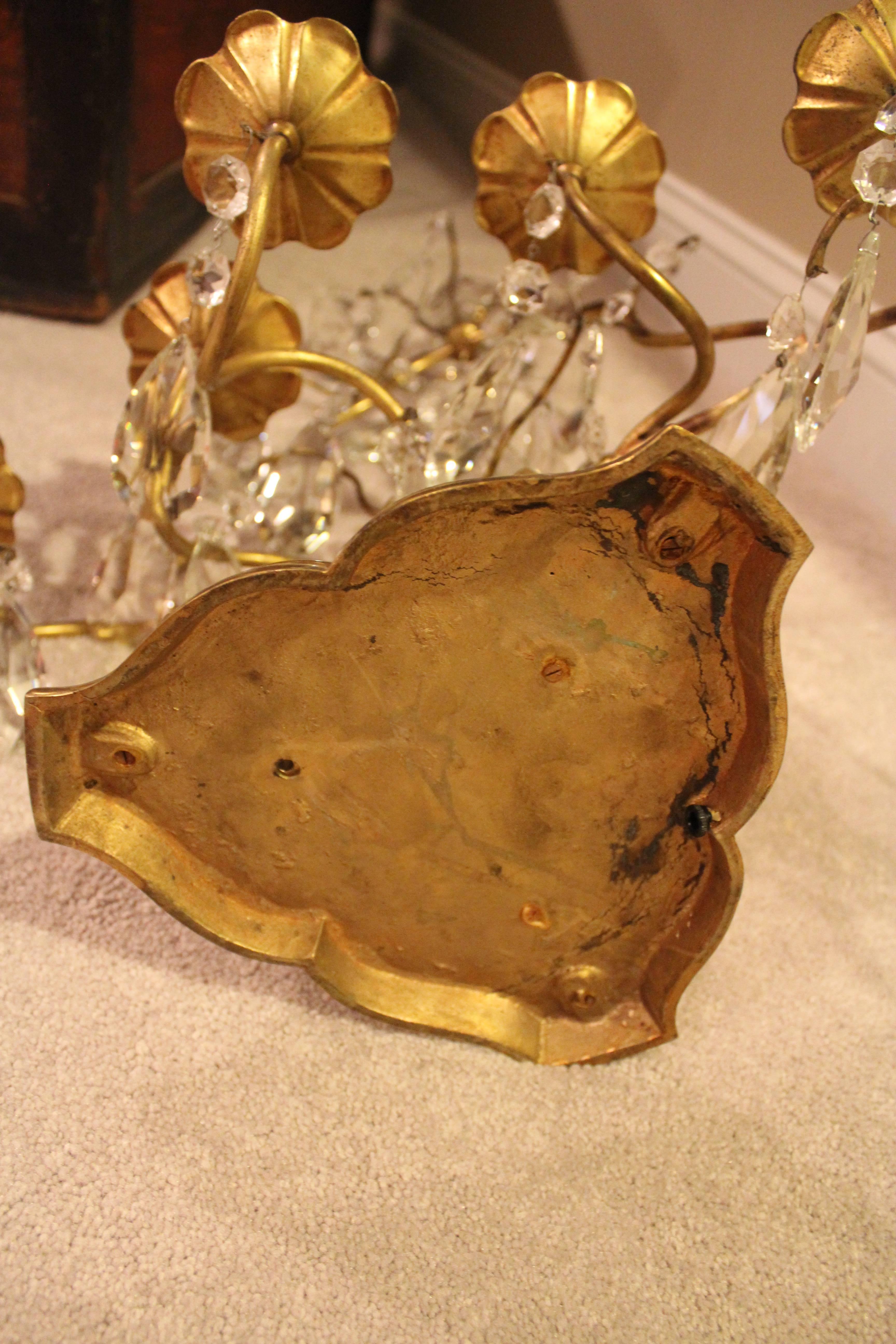Américain Candélabre simple en bronze et verre taillé en vente