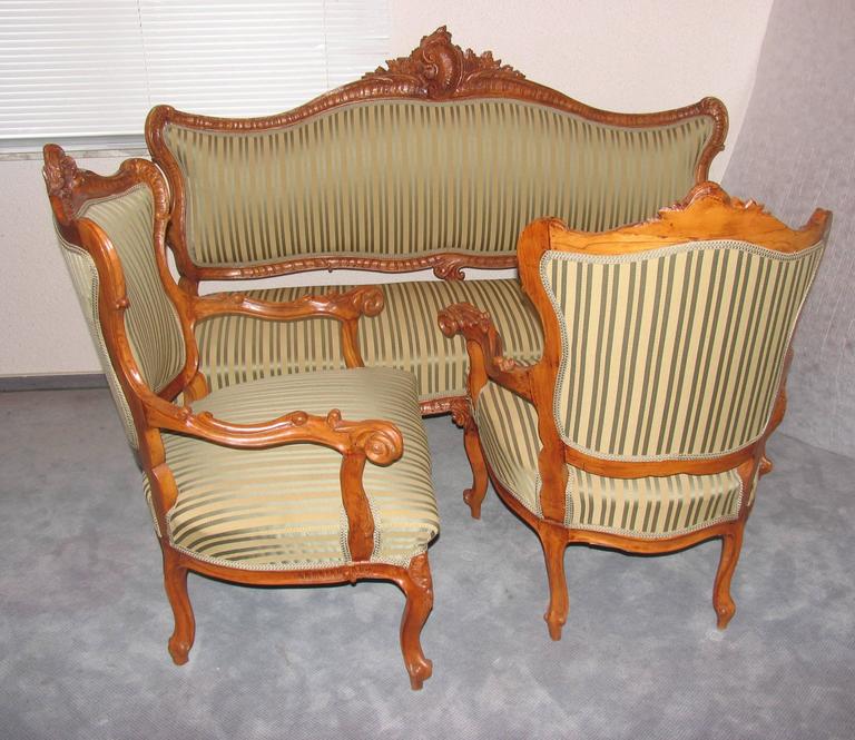Carved 18th Century Italian Baroque Salon Suite Composed of Two Armchairs and a Sofa For Sale