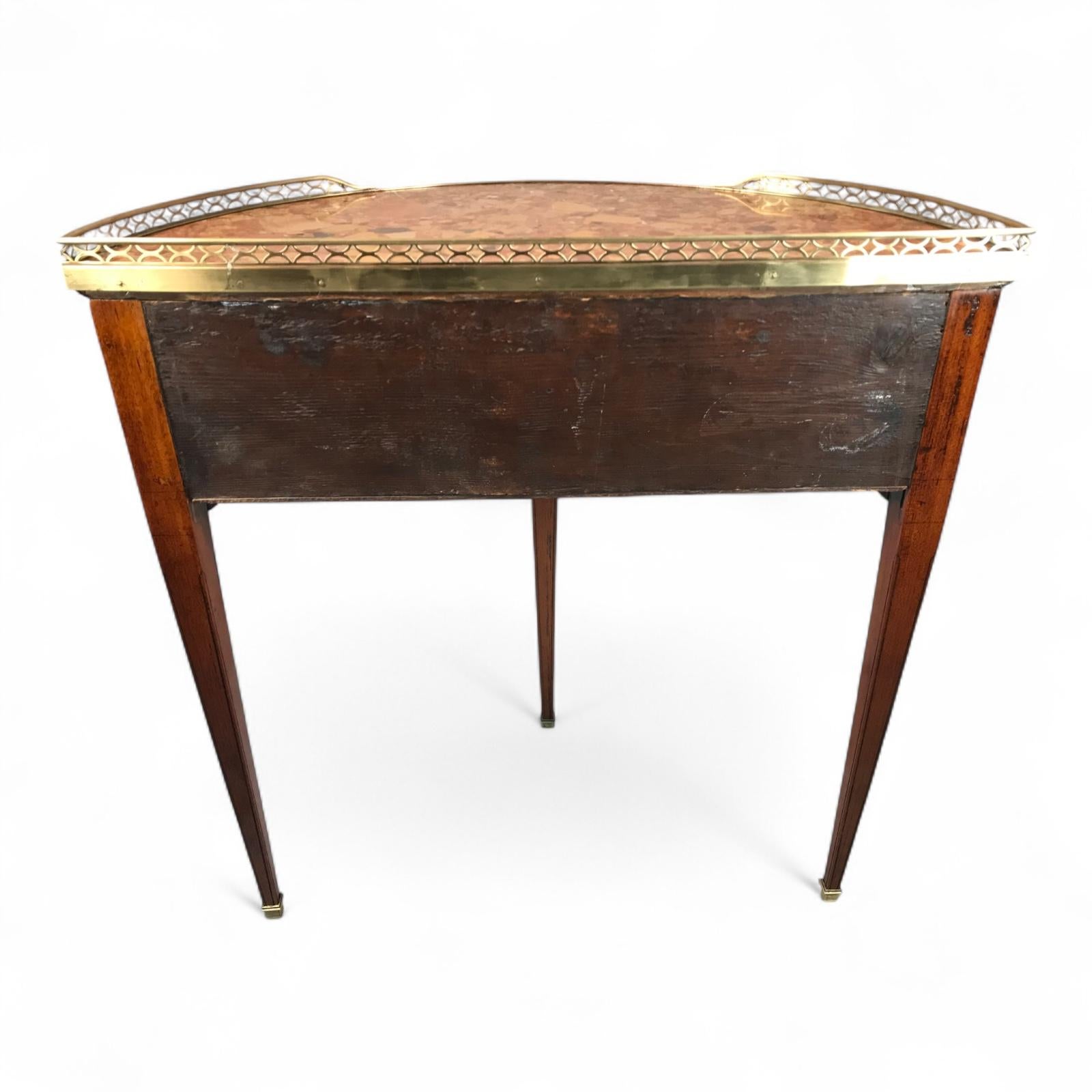 French Demi Lune Console Table, Directoire Period (1790–1800) in Mahogany For Sale 1