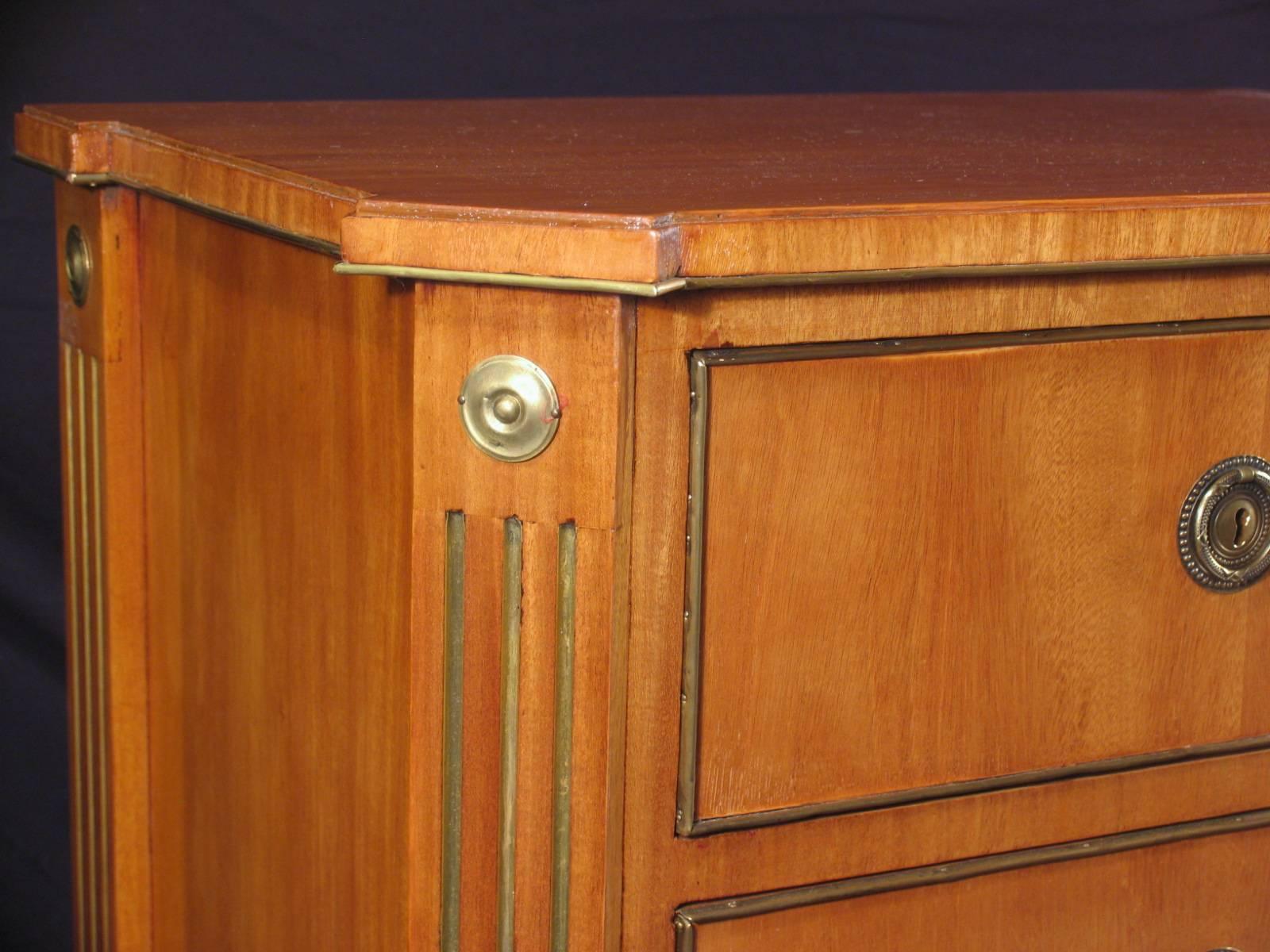 Exquisite Gustavian commode, bleached mahogany veneer with brass decorations. Beautifully refinished and French polished.