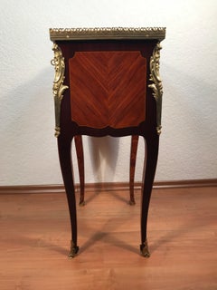 Tavolino francese in stile Luigi XV in palissandro e legno di re, 1750 circa