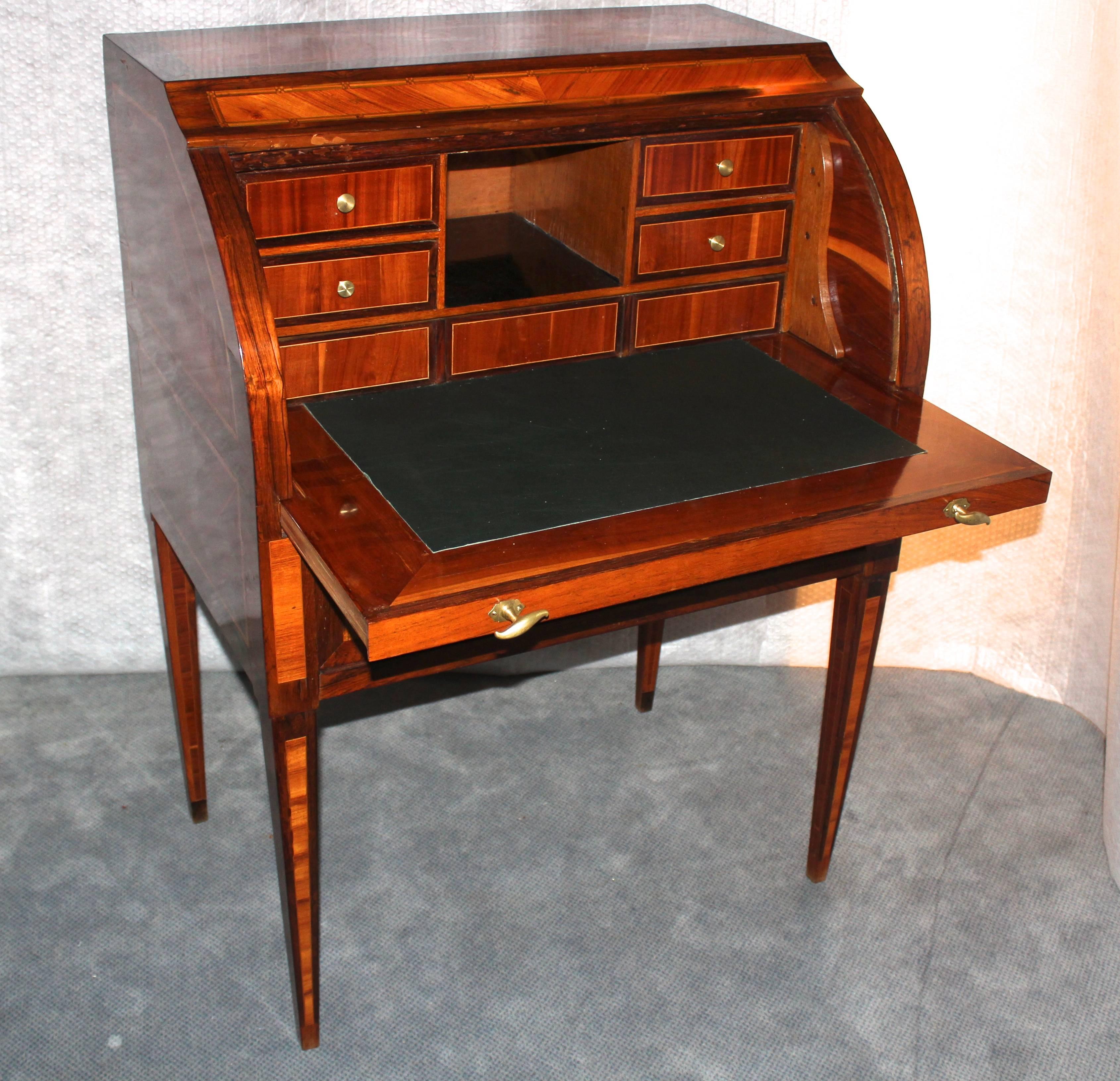 18th century Louis XVI Cylinder Top Secretaire, Paris 1780. 
The secretaire stands out for its elaborate kingwood and satinwood marquetry. 
The inside is embellished with several drawers and an open compartment. The leather on the writing top is