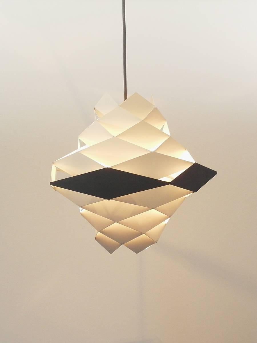 Sculptural Danish Modern Symfoni pendant light, designed by Preben Dal for Hans Følsgaard A/S in Denmark, 1962. White and grey lacquered metal diamond shaped elements forming pentagon layers. Very little is known about Preben Dal, though he did