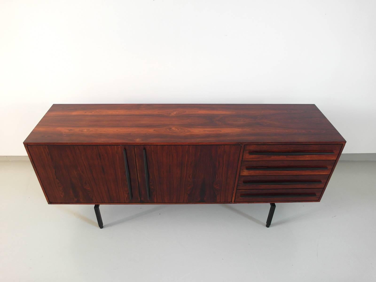 Stylish High Quality Mid-Century Modern Rosewood Sideboard, Italy, circa 1955 In Excellent Condition In Woudrichem, NL