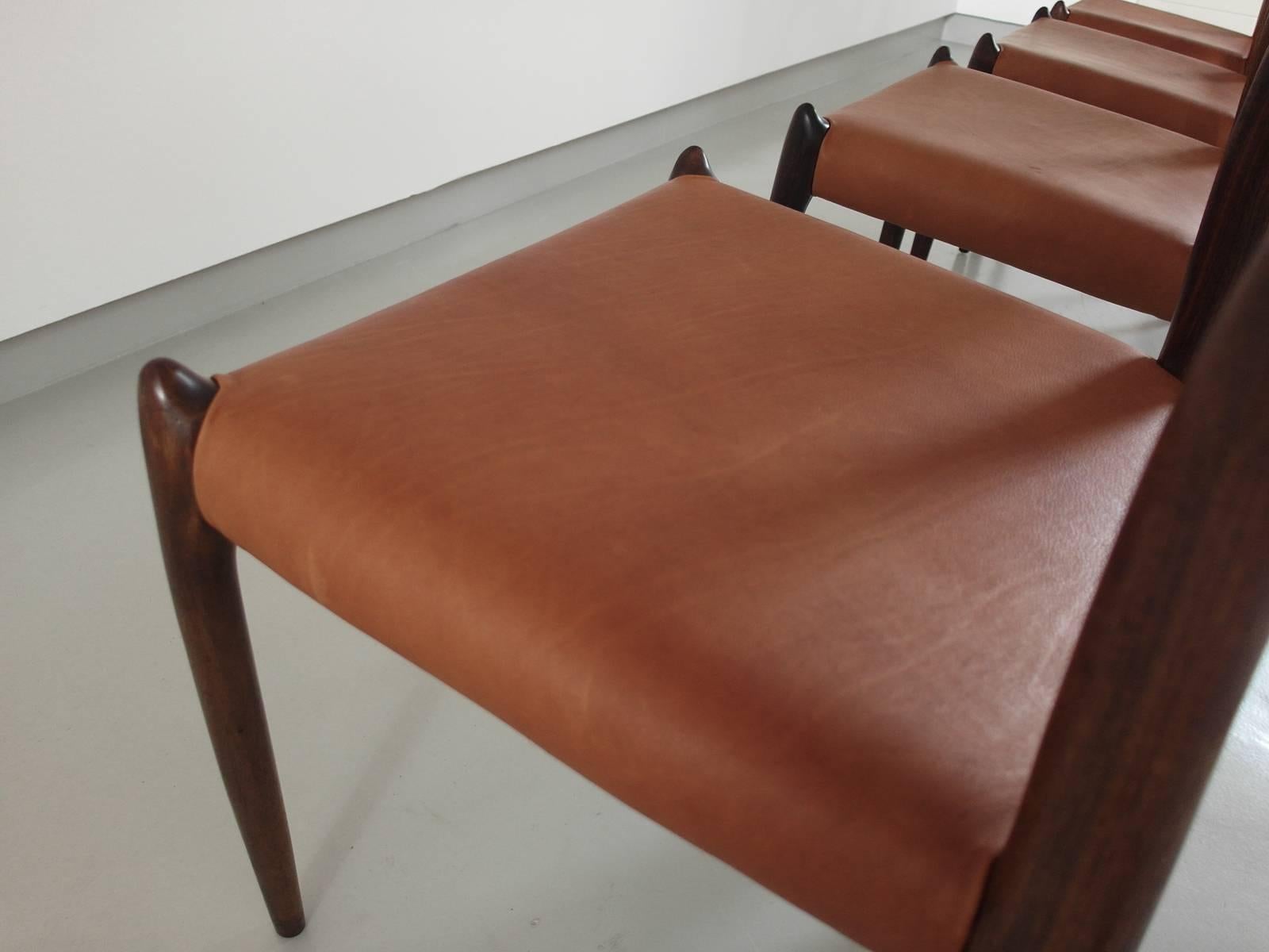 Mid-20th Century Niels Otto Møller Set of Four Rosewood Model 78 Dining Chairs Cognac Leather