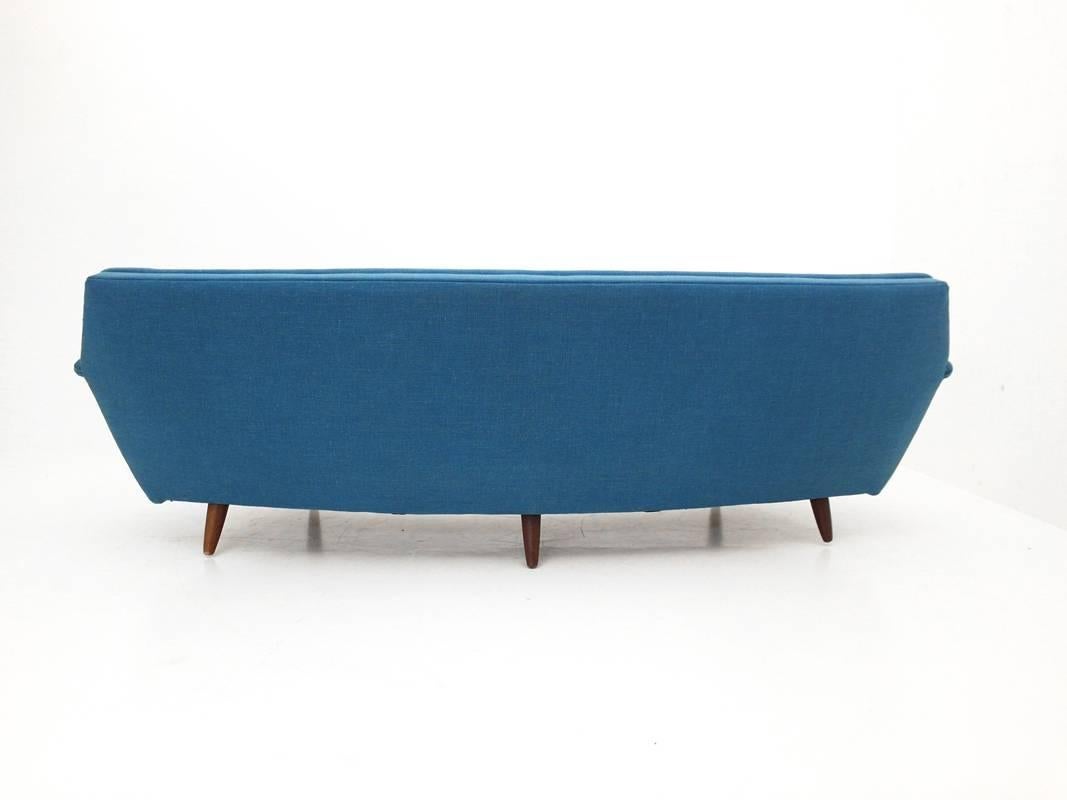 Danish Mid-Century Modern Curved Four-Seat Sofa In Excellent Condition In Woudrichem, NL