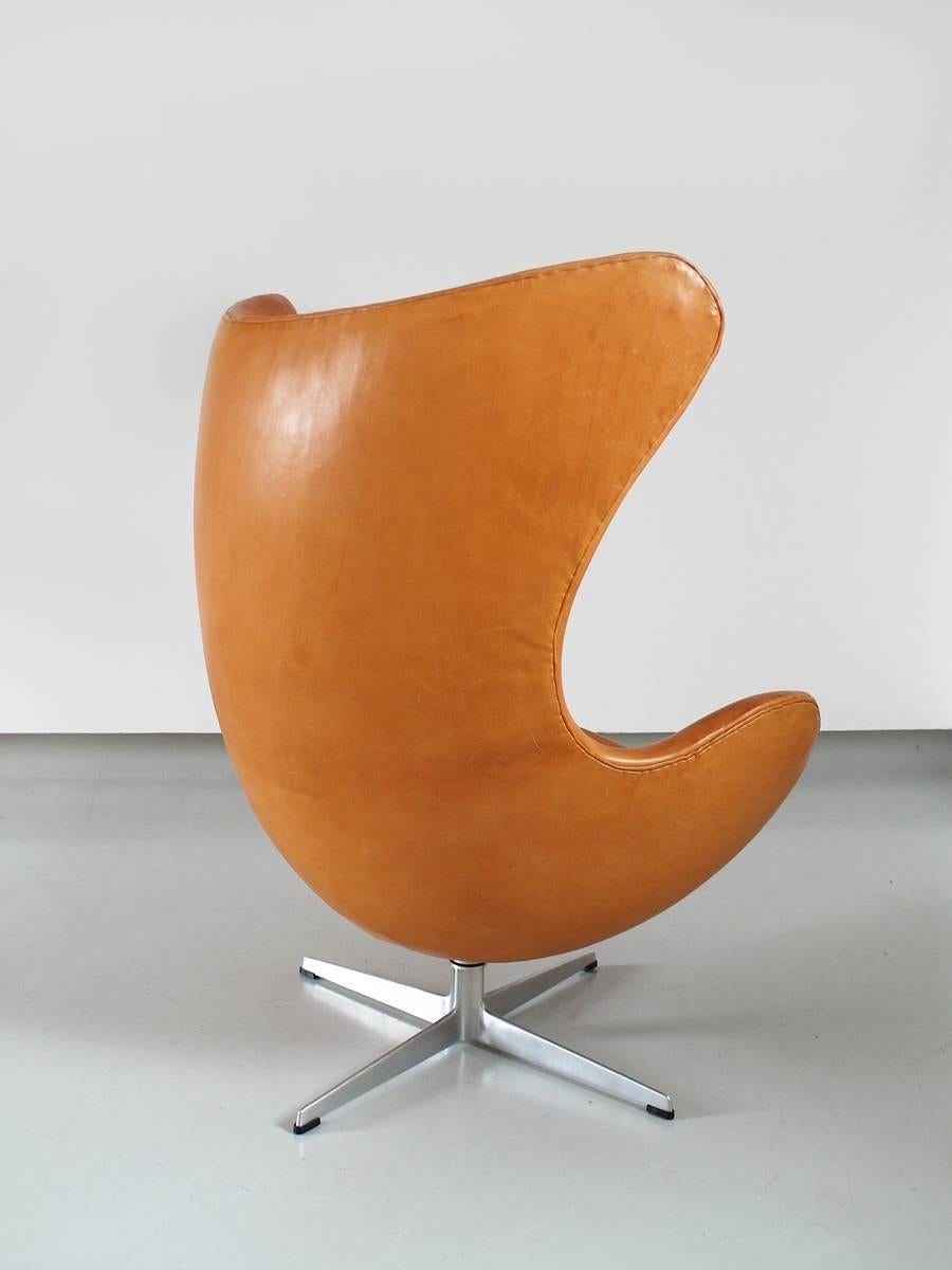 Cast Cognac Leather Egg Chair by Arne Jacobsen for Fritz Hansen, Denmark, 1966
