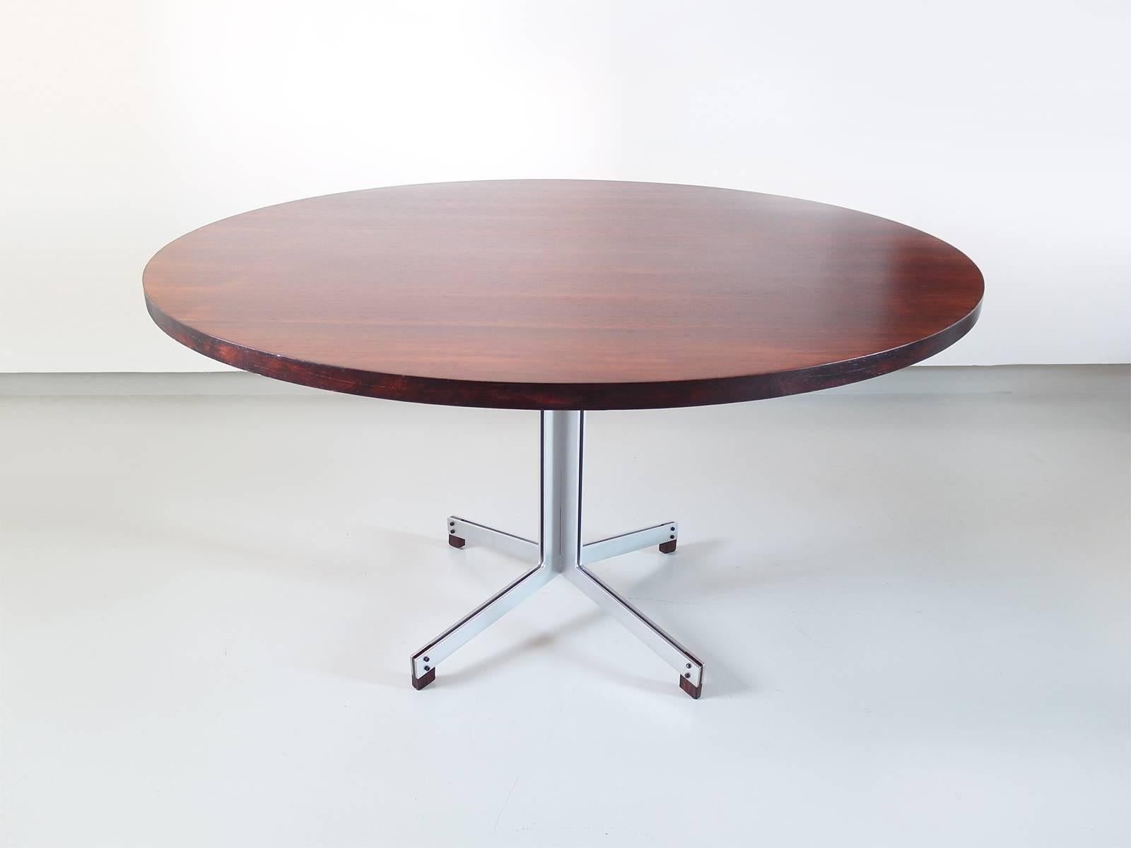 Round Dining Table with Rosewood Top and Metal Base, Italy, 1960 In Excellent Condition In Woudrichem, NL