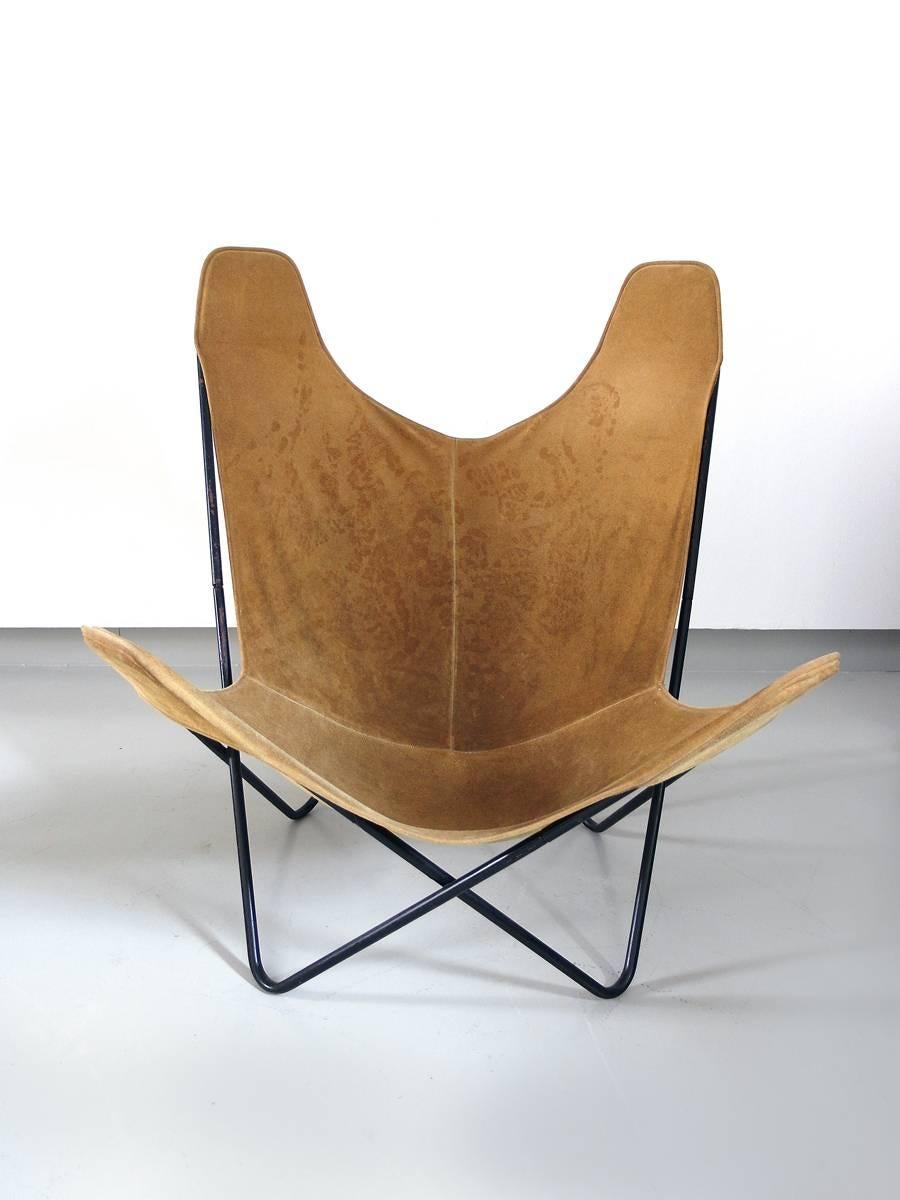 Iconic Butterfly chair designed by Jorge Ferrari-Hardoy, Juan Kurchan and Antonio Bonet in 1938, manufactured by Knoll International.
This chair consists of a black enameled tabular steel frame with a green/brown suede leather sling seat. It's