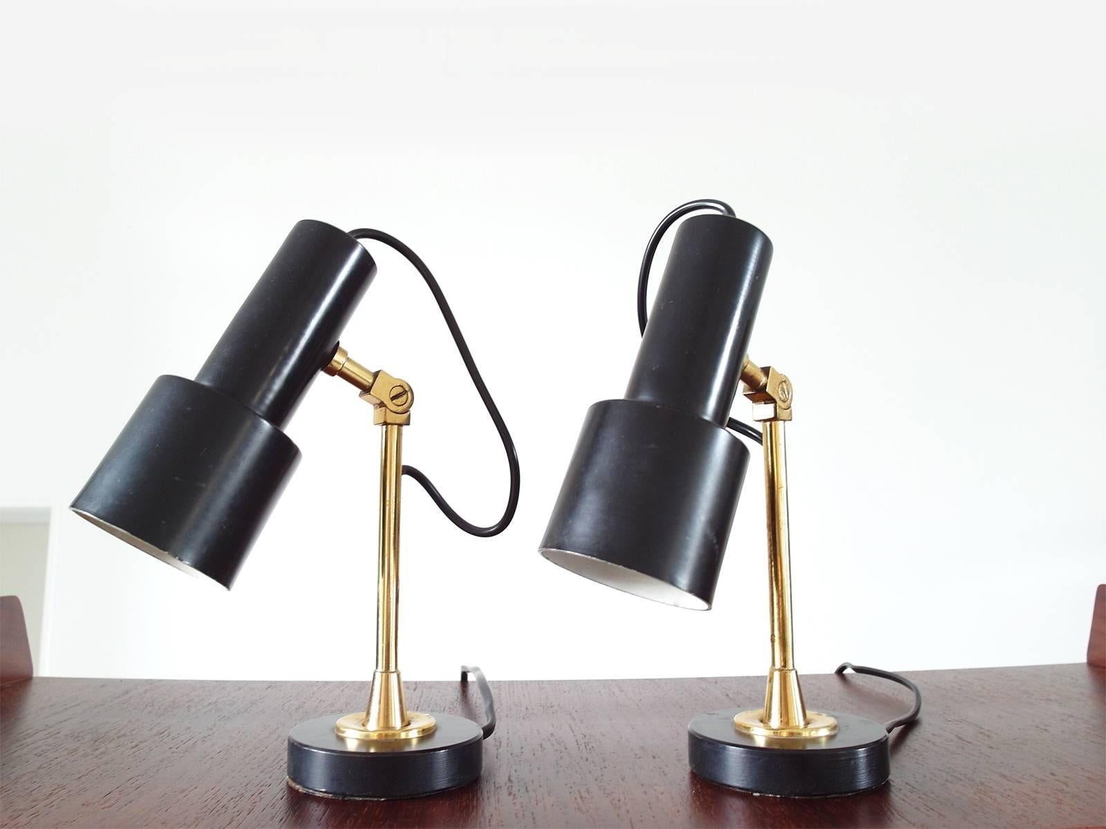 Pair of Original Brass and Black Stilnovo Table Lamps, Italy, 1950s In Good Condition For Sale In Woudrichem, NL