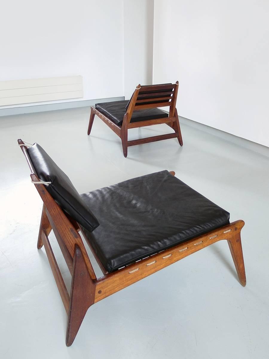Mid-Century Modern Sculptural Pair of Black Leather Hunting Chairs in Oak, Germany, 1950s