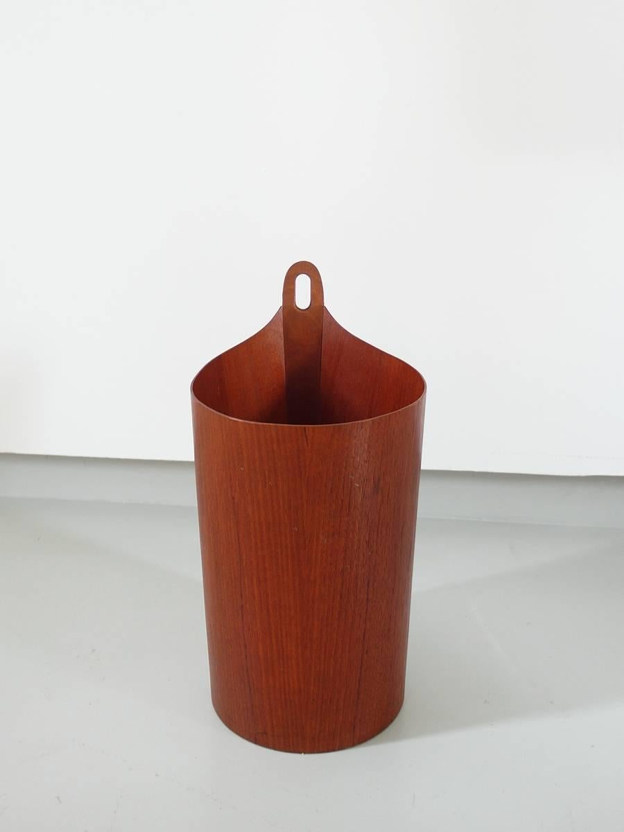 Teak bentwood wastepaper basket designed by Einar Barnes for P. S. Heggen, Norway 1950s. Skillfully made with great craftsmanship. A stylish, scarce Scandinavian Modern collector's item.
The basket is marked on the inside with a burn mark by